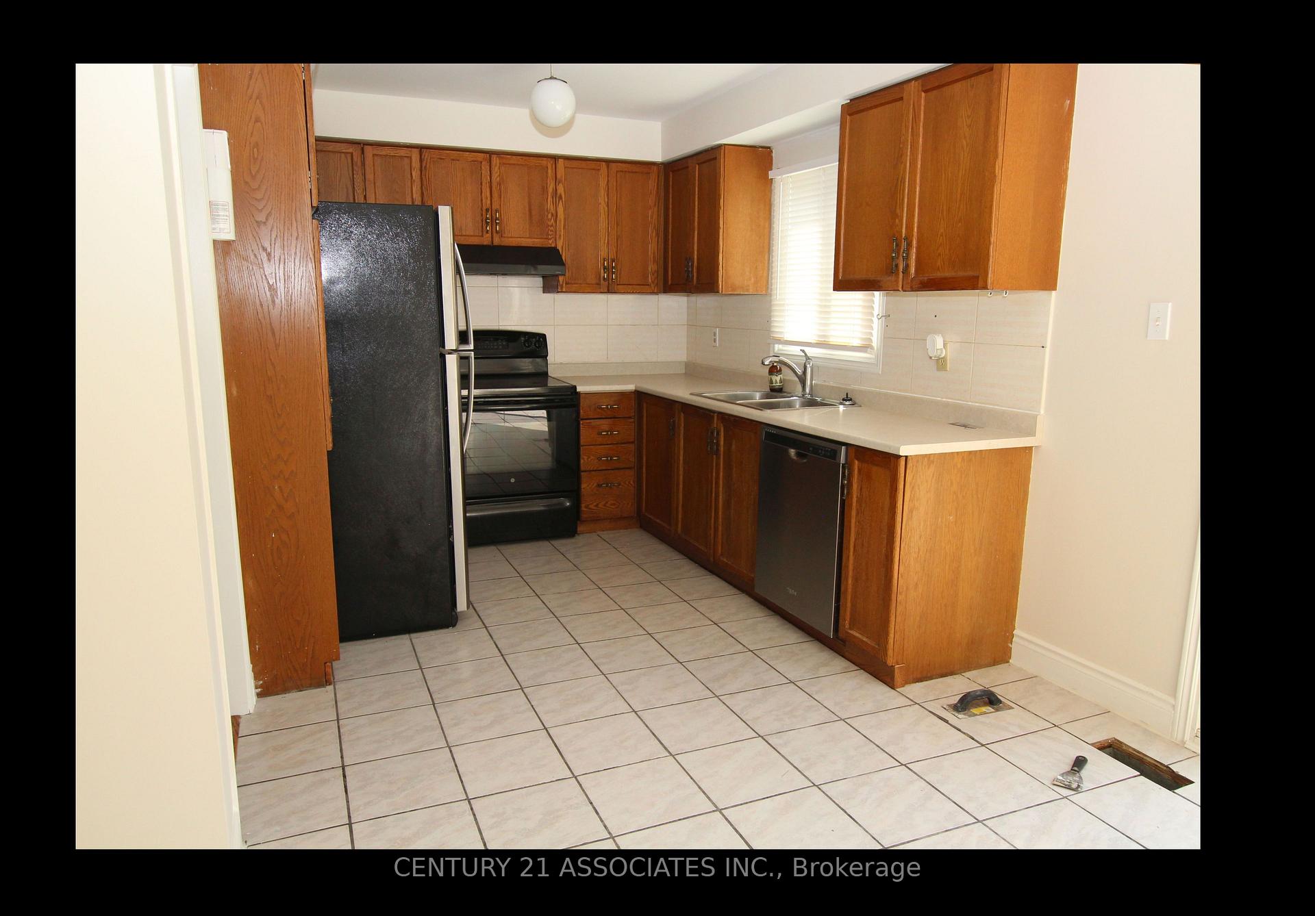 Photo 6 of 36 Bent Tree Court, Brampton, Fletcher's Creek South — HOMEH