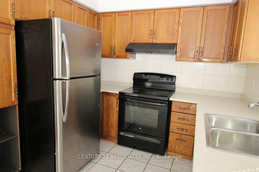 Photo 7 of 36 Bent Tree Court, Brampton, Fletcher's Creek South — HOMEH