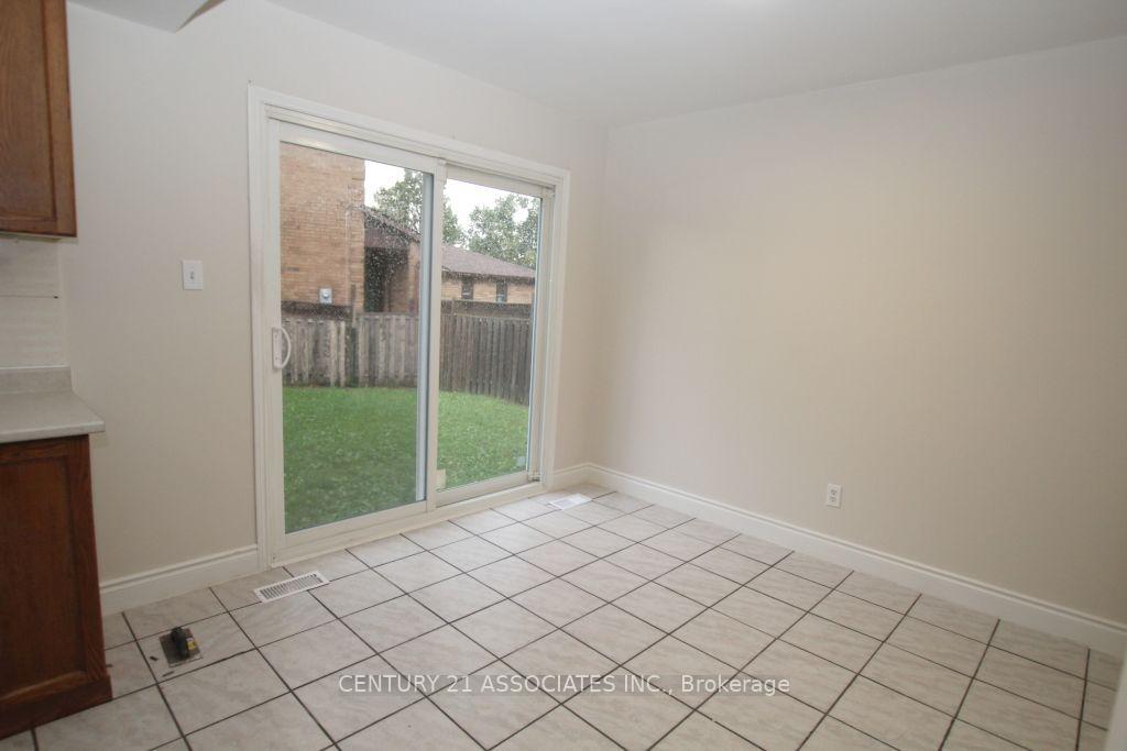 Photo 9 of 36 Bent Tree Court, Brampton, Fletcher's Creek South — HOMEH