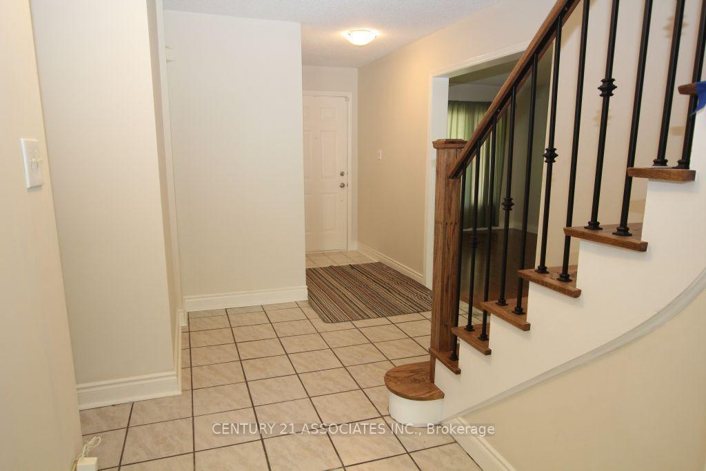 Photo 12 of 36 Bent Tree Court, Brampton, Fletcher's Creek South — HOMEH