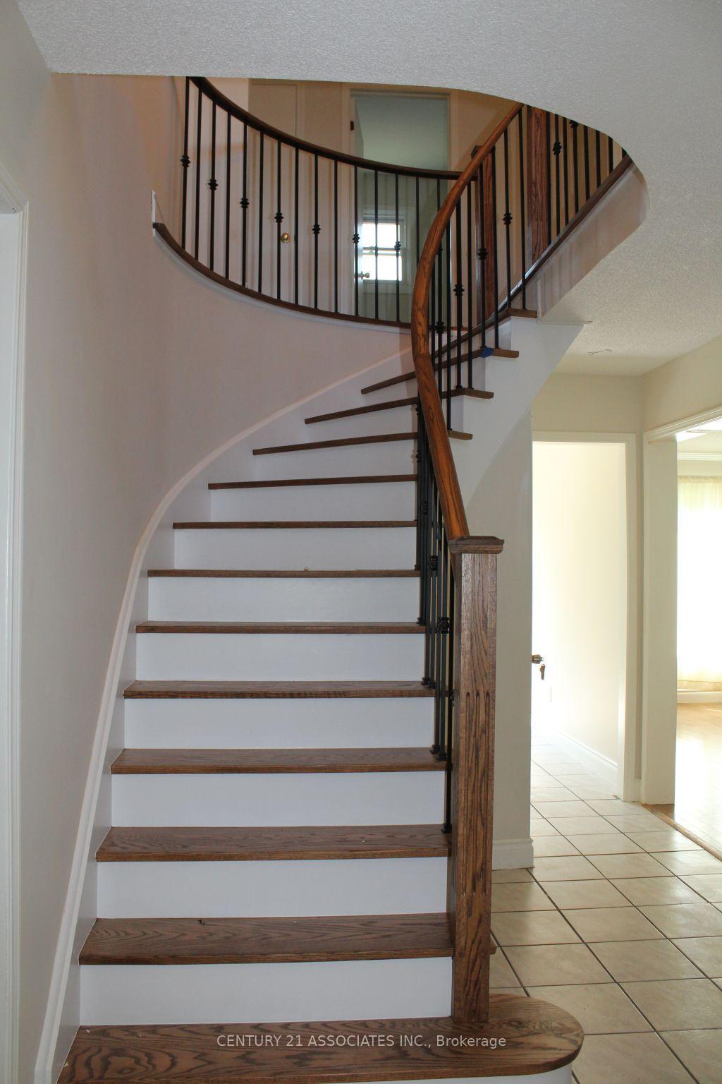 Photo 16 of 36 Bent Tree Court, Brampton, Fletcher's Creek South — HOMEH
