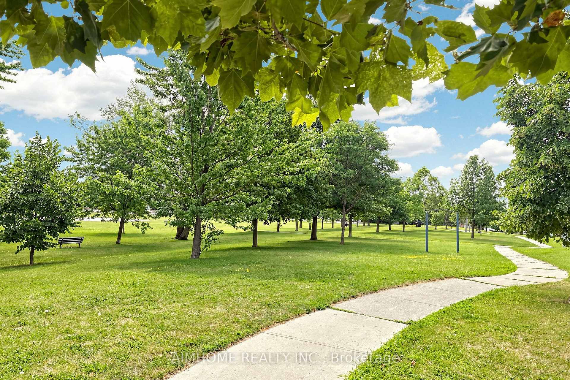 Photo 8 of 106 Highhill Drive, Scarborough, Tam O'Shanter-Sullivan — HOMEH