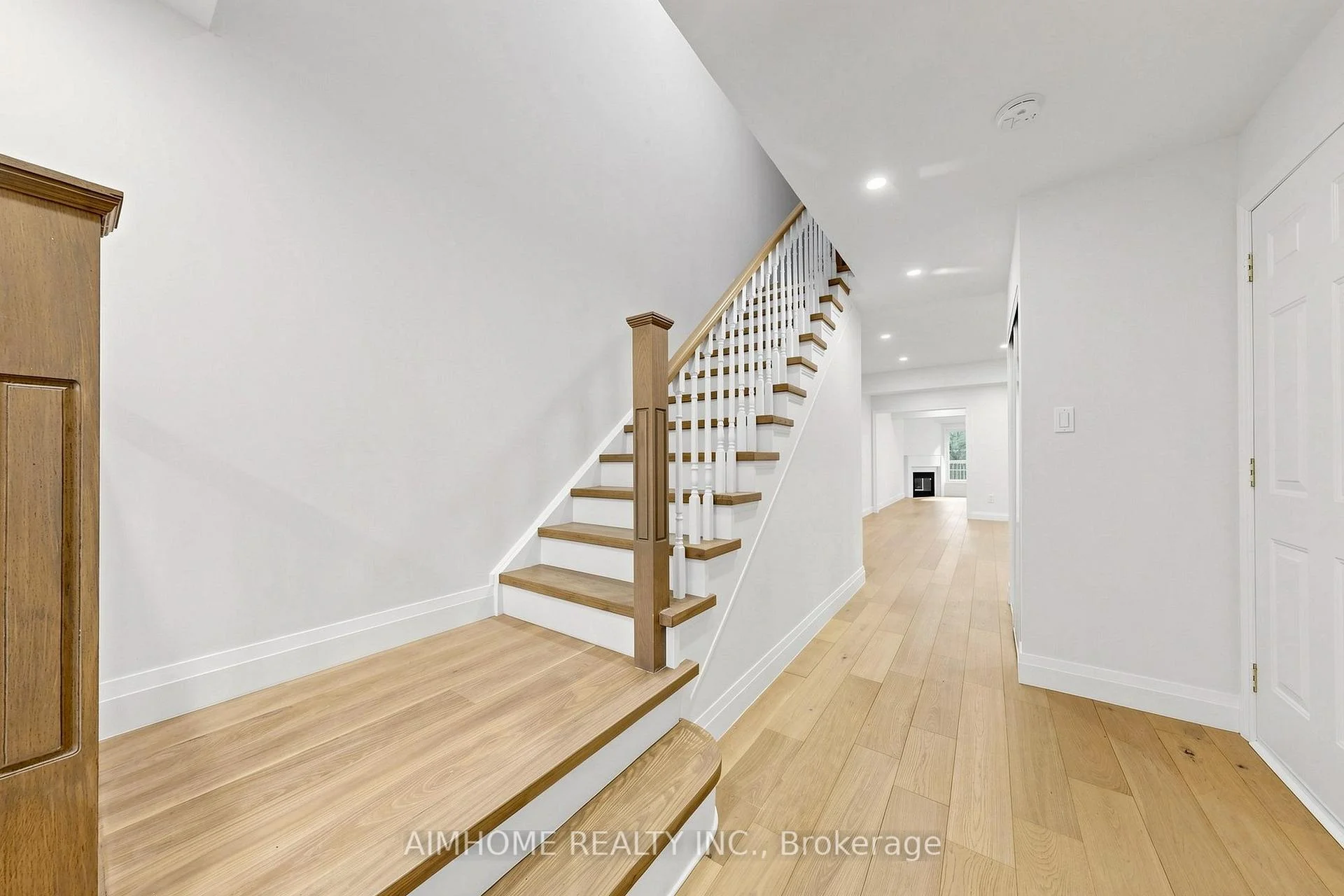 Photo 12 of 106 Highhill Drive, Scarborough, Tam O'Shanter-Sullivan — HOMEH