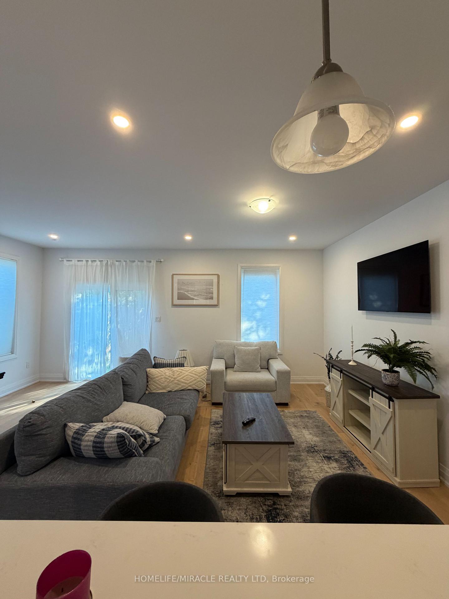 Photo 4 of 2 Stonehart Lane, Barrie, East Bayfield — HOMEH