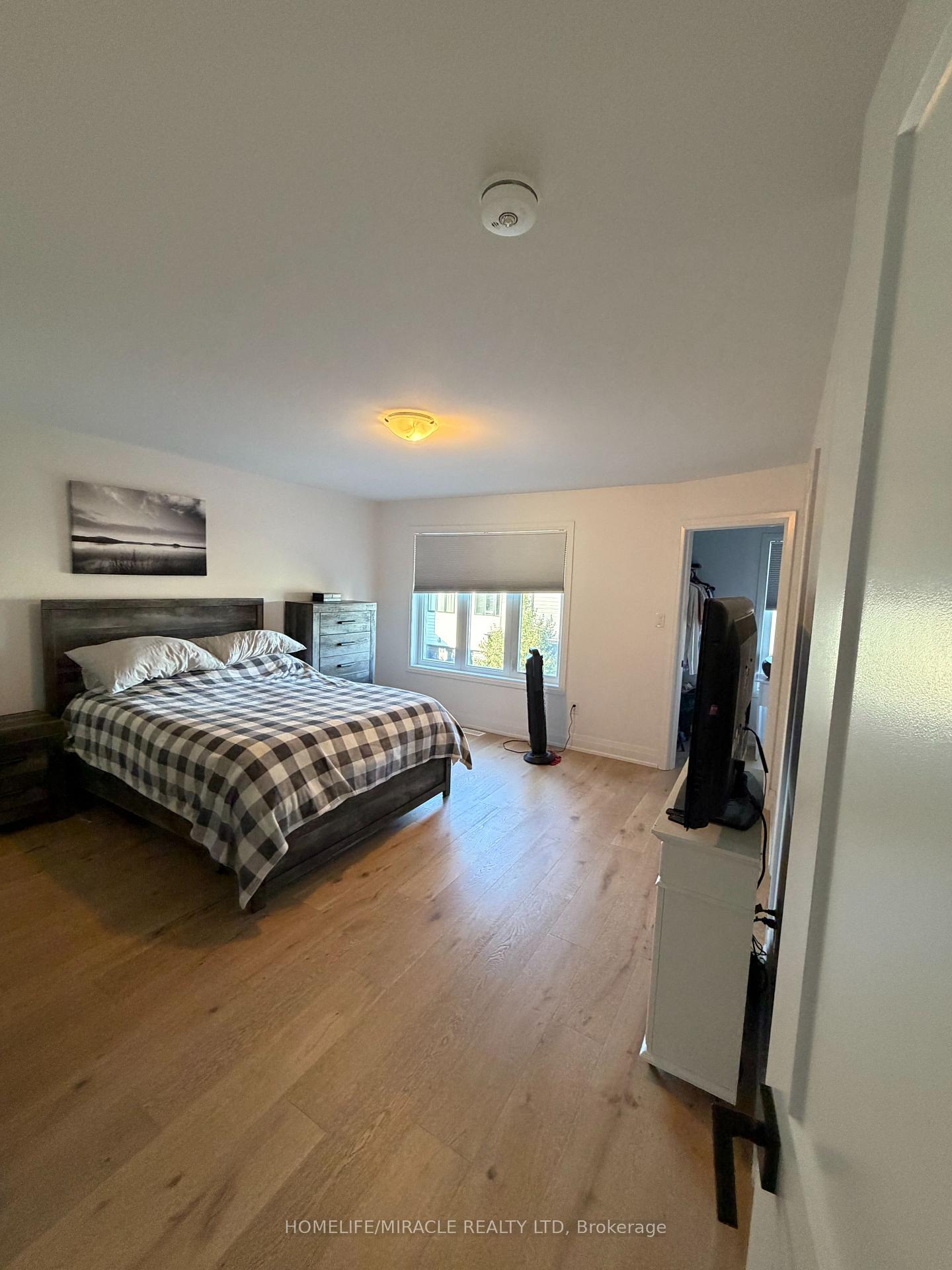 Photo 5 of 2 Stonehart Lane, Barrie, East Bayfield — HOMEH