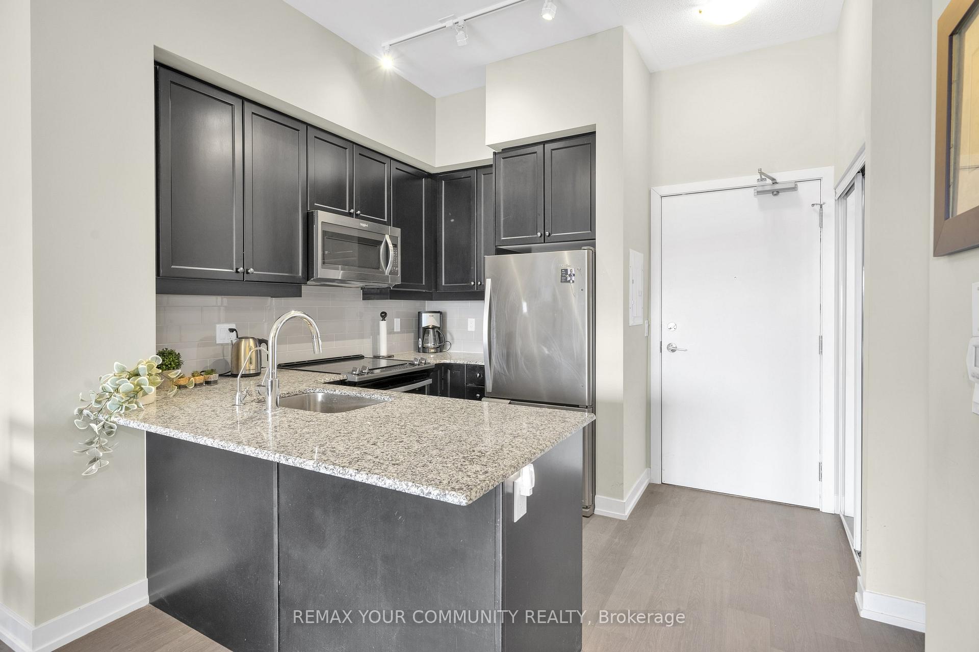 Photo 2 of Unit PH401, 555 William Graham Drive, Aurora, Rural Aurora — HOMEH