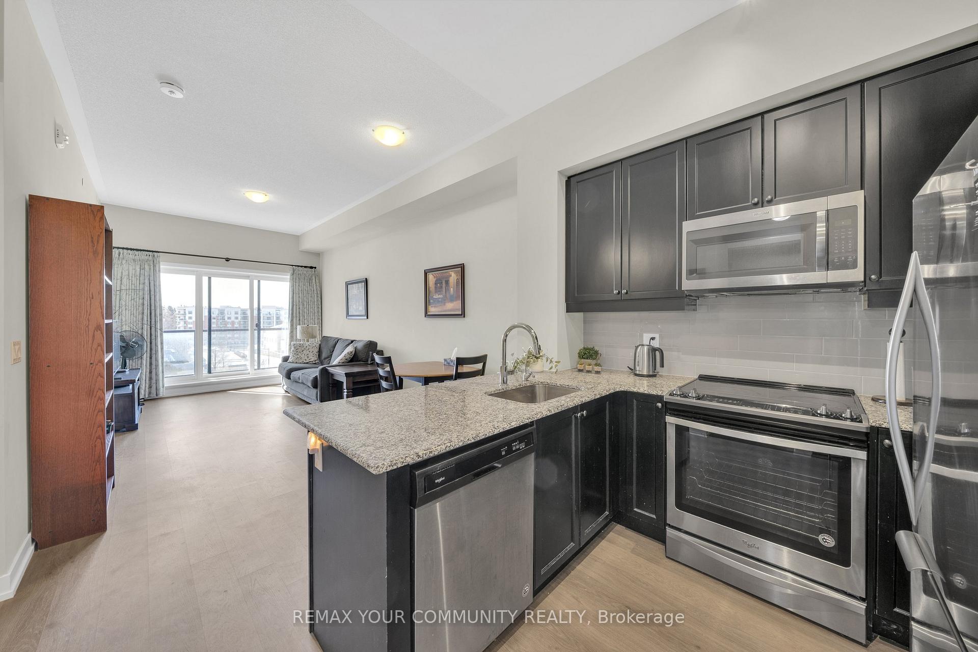 Photo 4 of Unit PH401, 555 William Graham Drive, Aurora, Rural Aurora — HOMEH