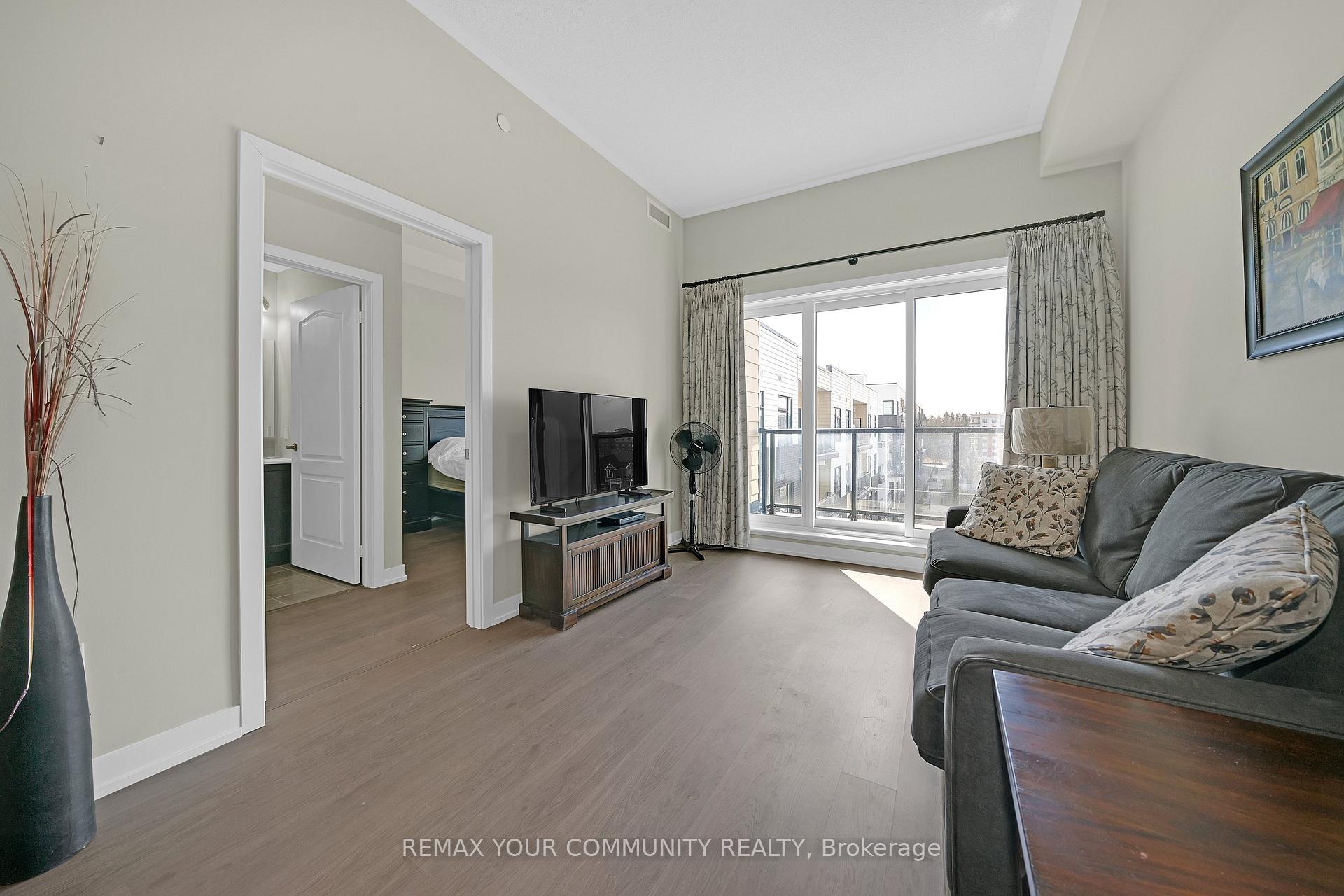 Photo 12 of Unit PH401, 555 William Graham Drive, Aurora, Rural Aurora — HOMEH