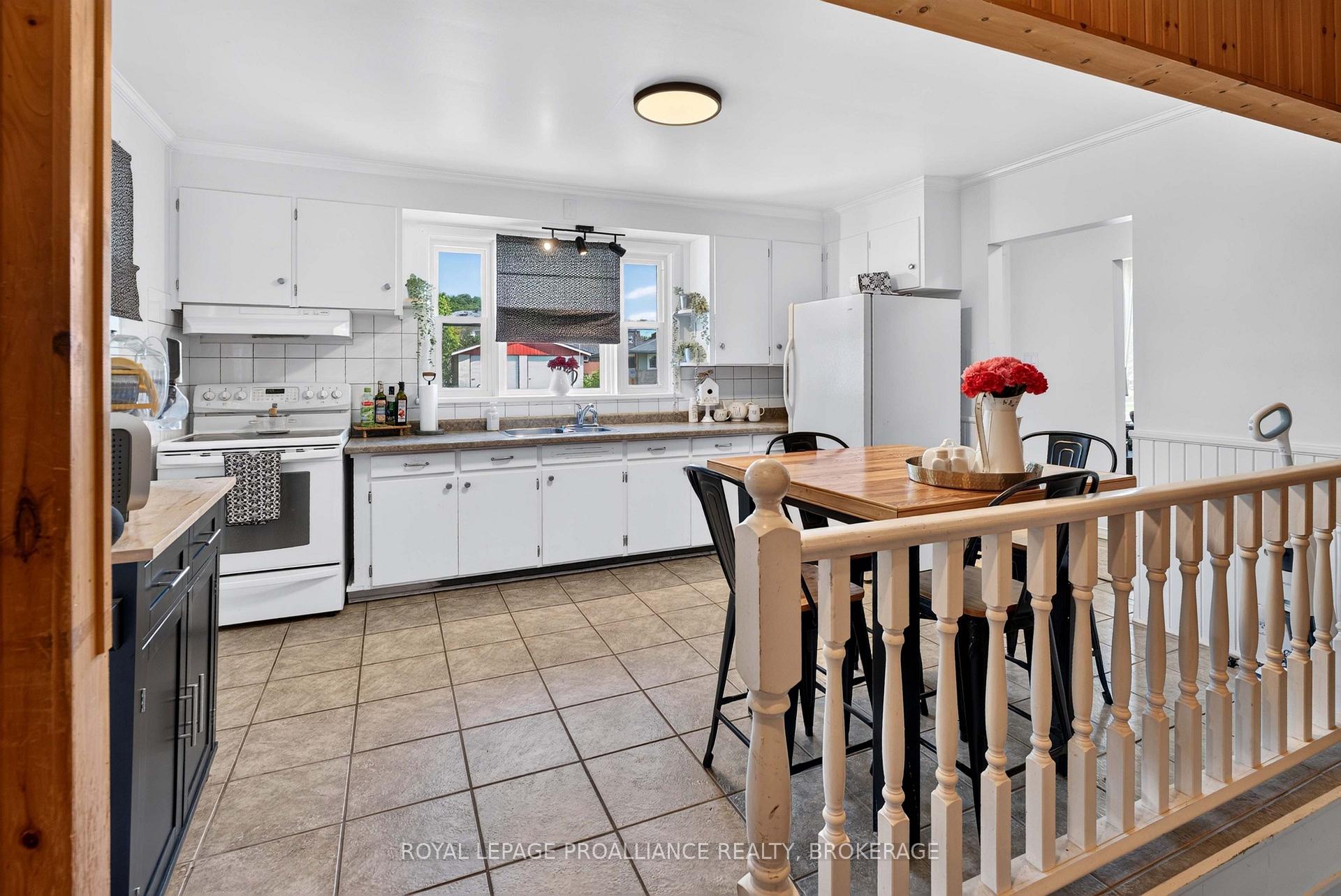 Photo 9 of 26 Mclean Boulevard, Perth, Perth — HOMEH