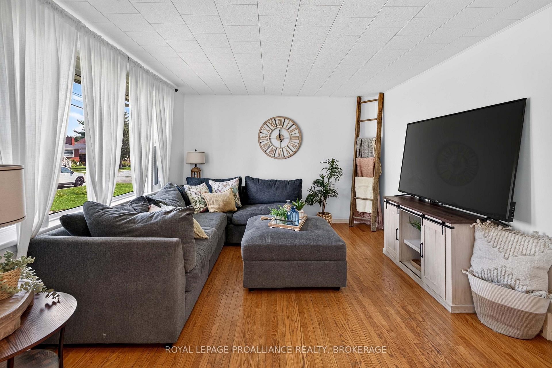 Photo 11 of 26 Mclean Boulevard, Perth, Perth — HOMEH