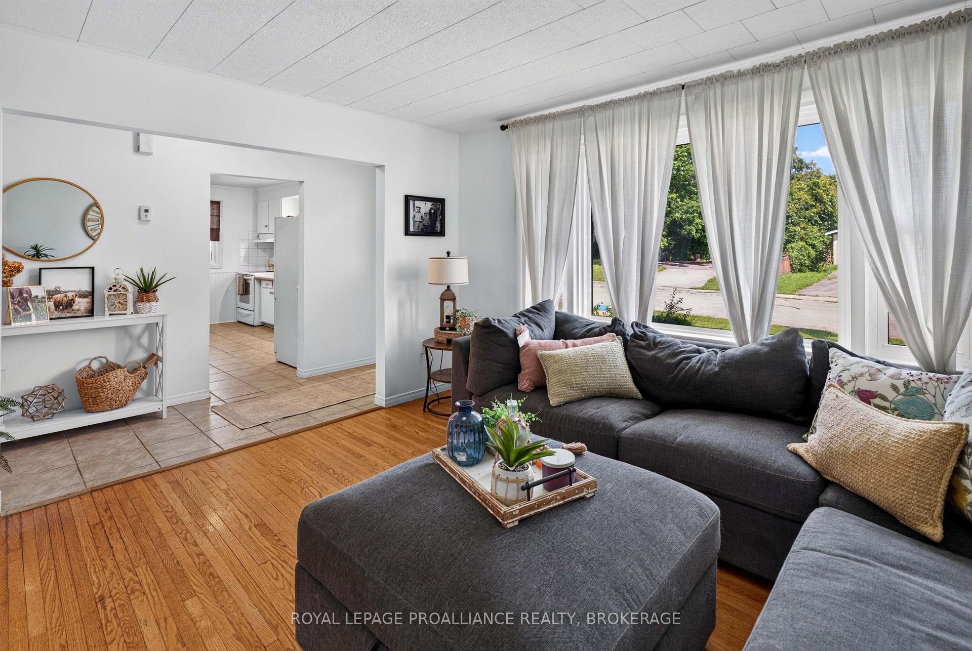 Photo 12 of 26 Mclean Boulevard, Perth, Perth — HOMEH