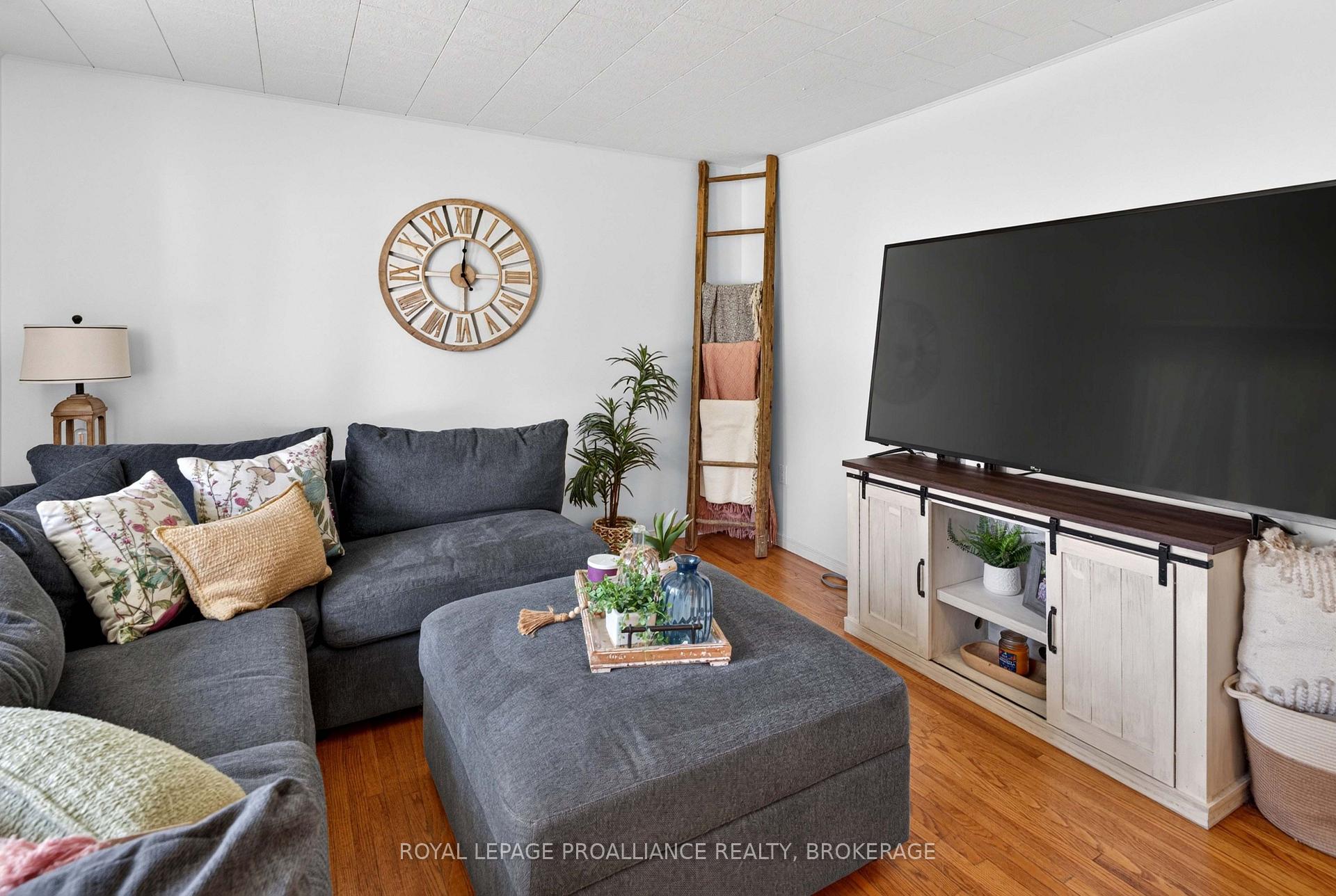 Photo 13 of 26 Mclean Boulevard, Perth, Perth — HOMEH