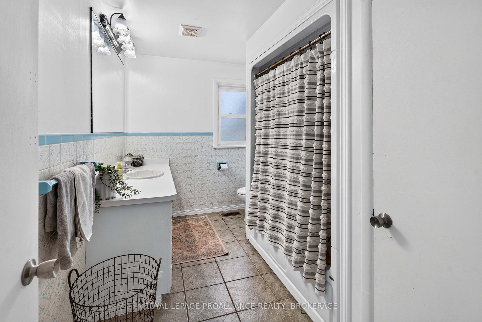 Photo 17 of 26 Mclean Boulevard, Perth, Perth — HOMEH