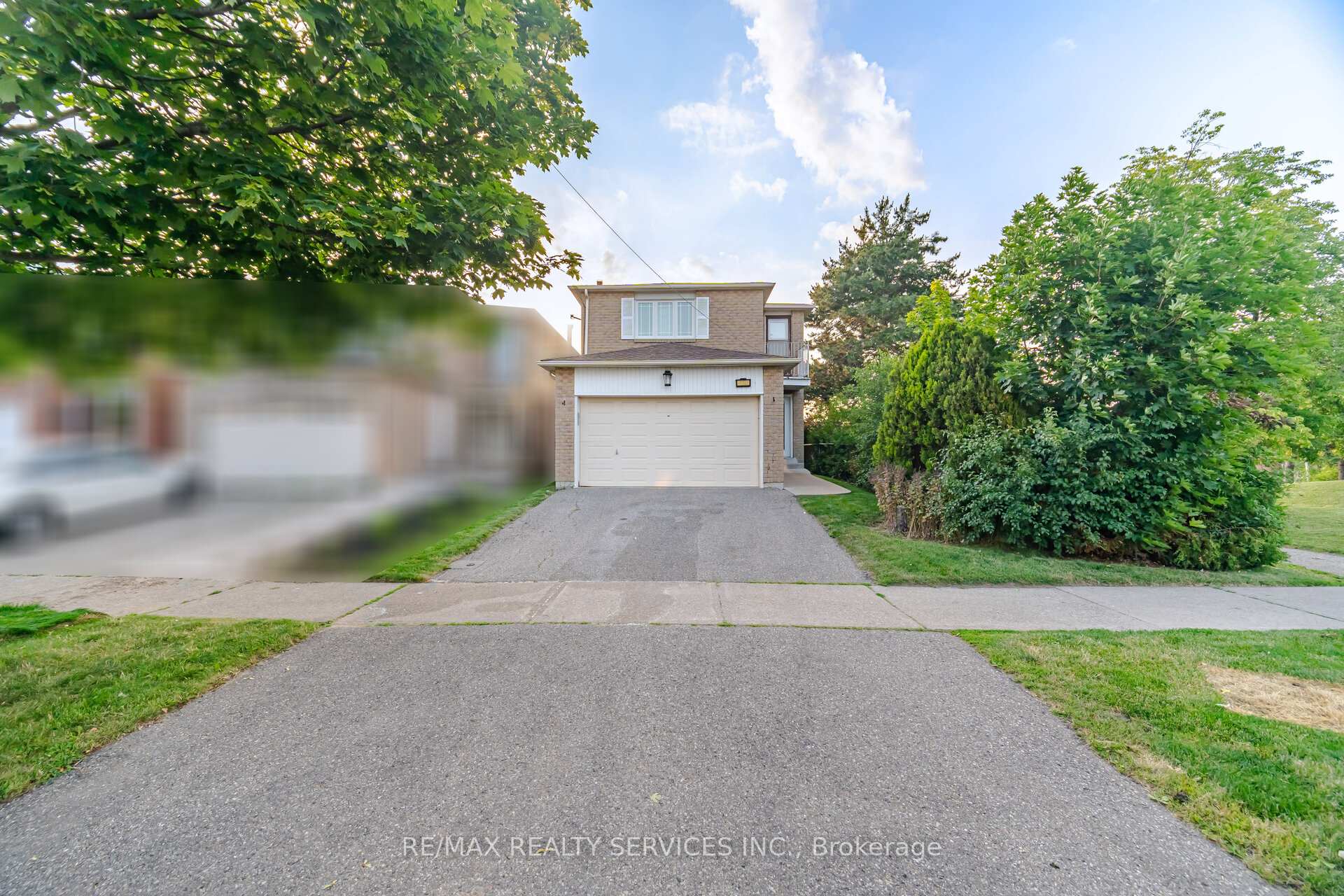 Photo 2 of 172 Morton Way, Brampton, Fletcher's West — HOMEH