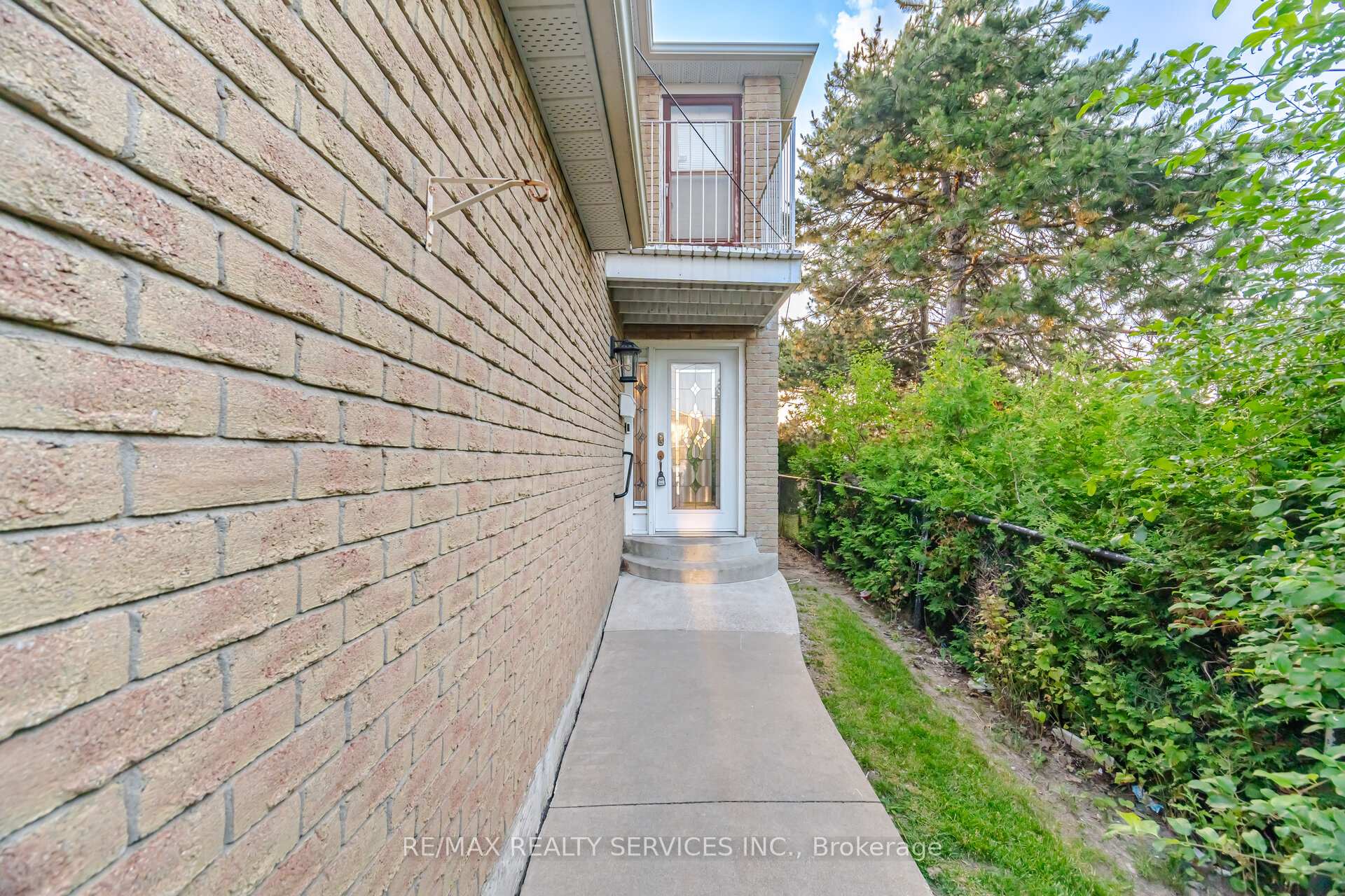 Photo 4 of 172 Morton Way, Brampton, Fletcher's West — HOMEH