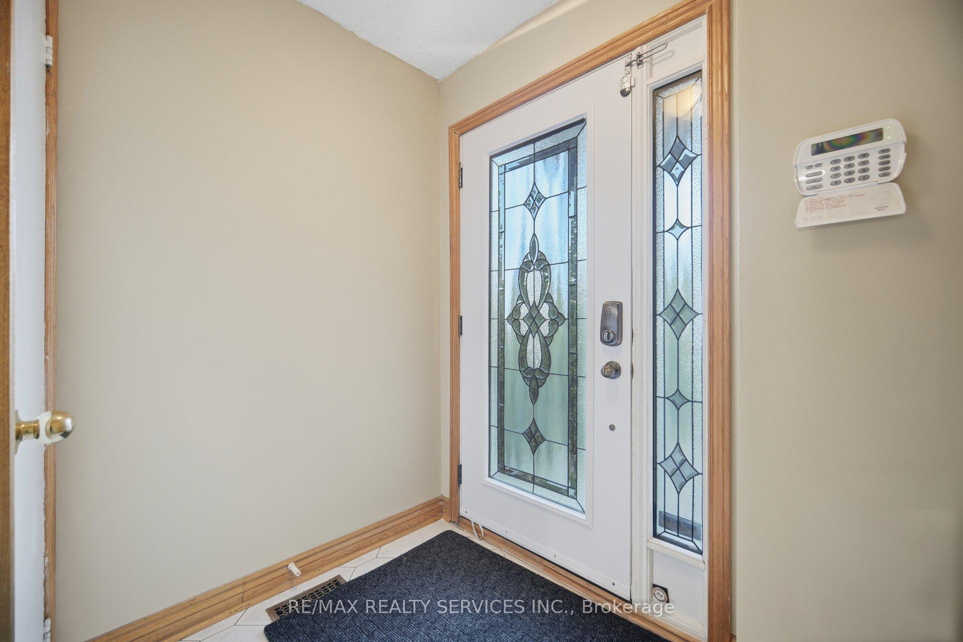 Photo 5 of 172 Morton Way, Brampton, Fletcher's West — HOMEH