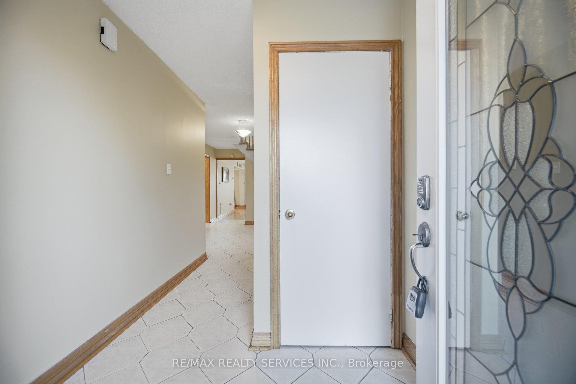 Photo 6 of 172 Morton Way, Brampton, Fletcher's West — HOMEH