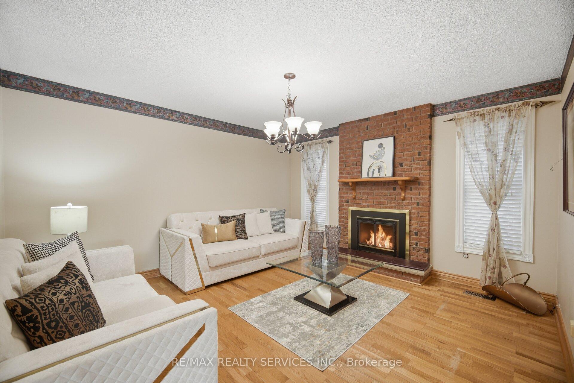 Photo 7 of 172 Morton Way, Brampton, Fletcher's West — HOMEH