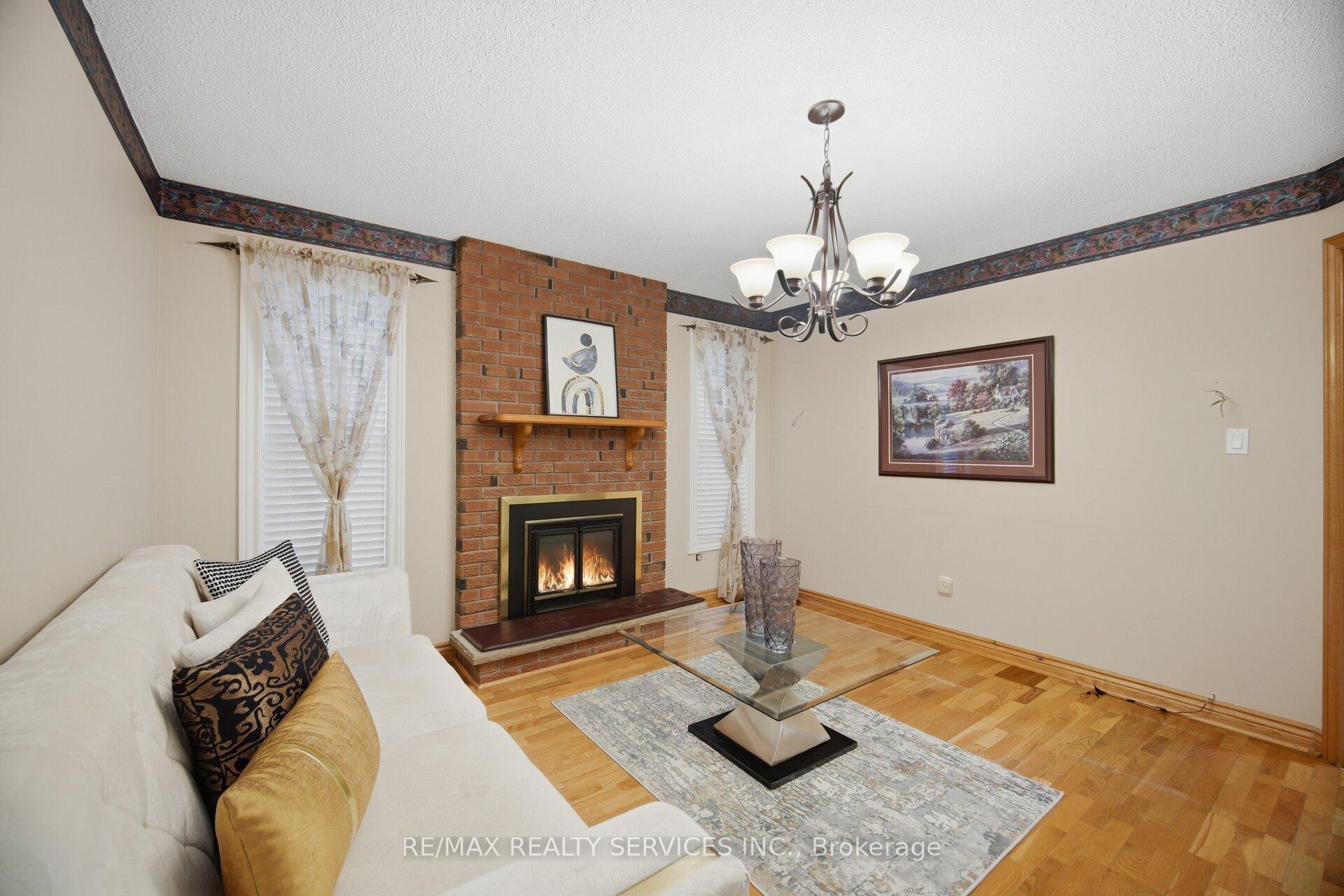 Photo 9 of 172 Morton Way, Brampton, Fletcher's West — HOMEH