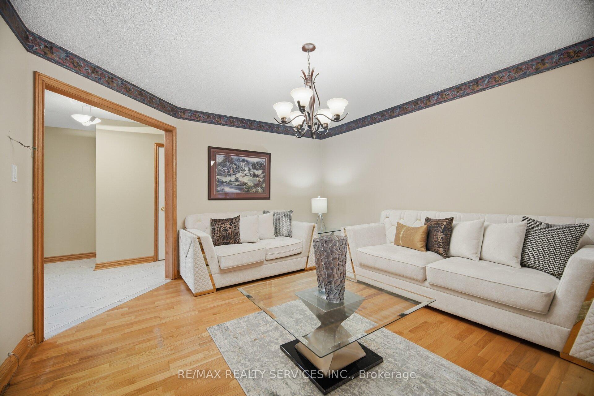 Photo 10 of 172 Morton Way, Brampton, Fletcher's West — HOMEH