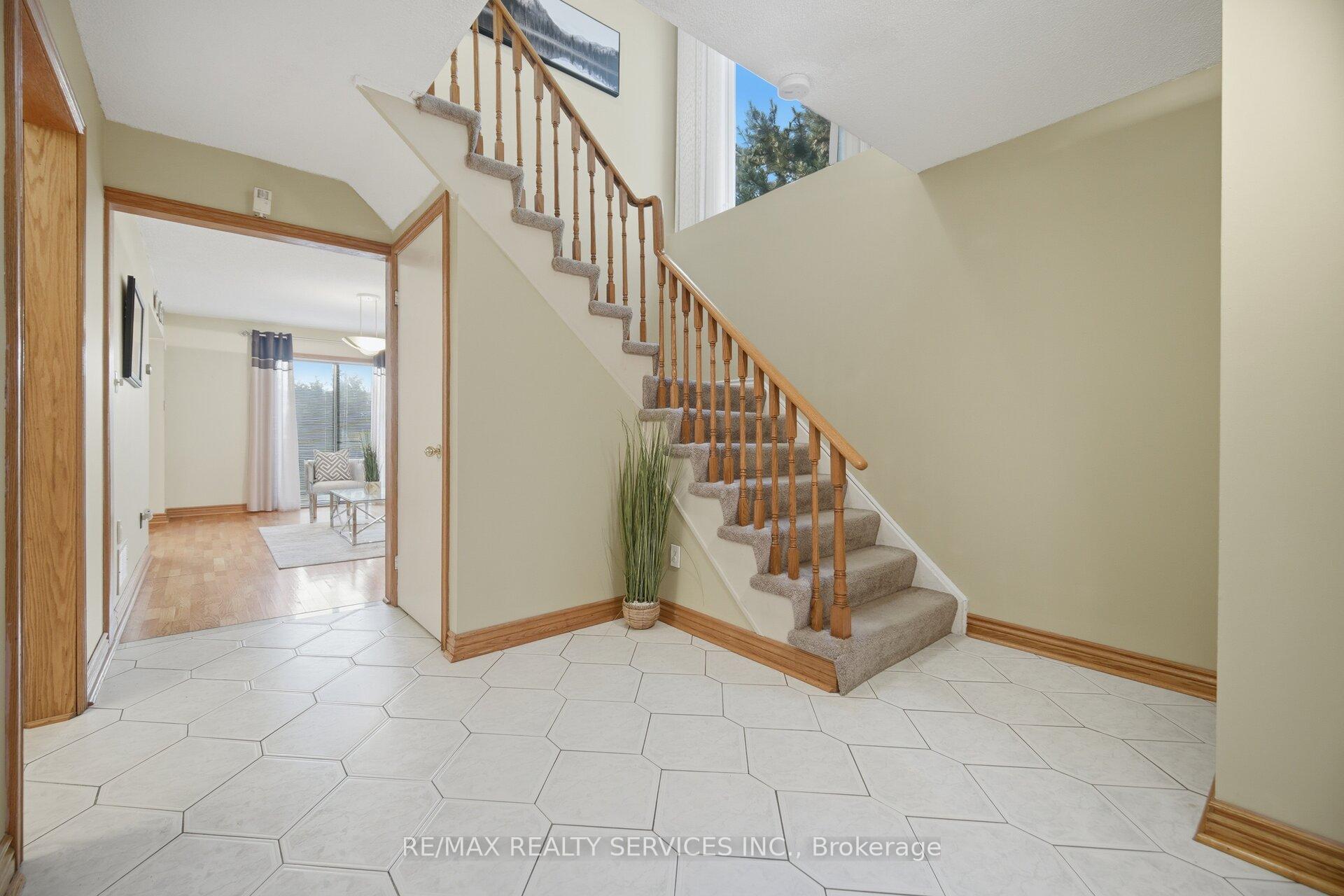 Photo 23 of 172 Morton Way, Brampton, Fletcher's West — HOMEH
