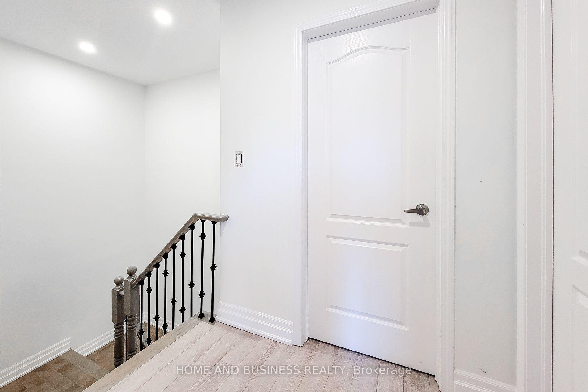 Photo 16 of 2374 Baintree Crescent, Oakville, Westmount — HOMEH