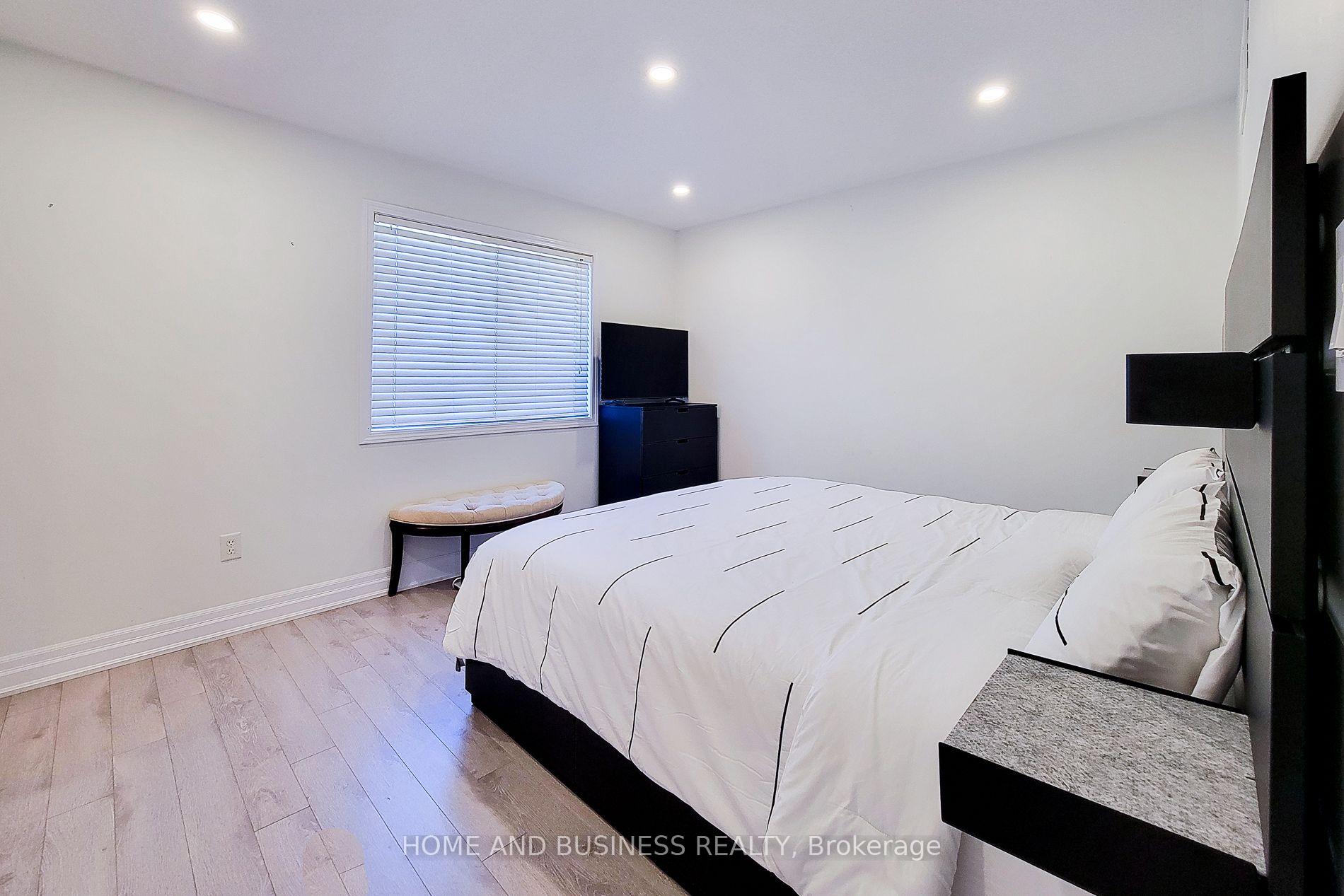 Photo 17 of 2374 Baintree Crescent, Oakville, Westmount — HOMEH