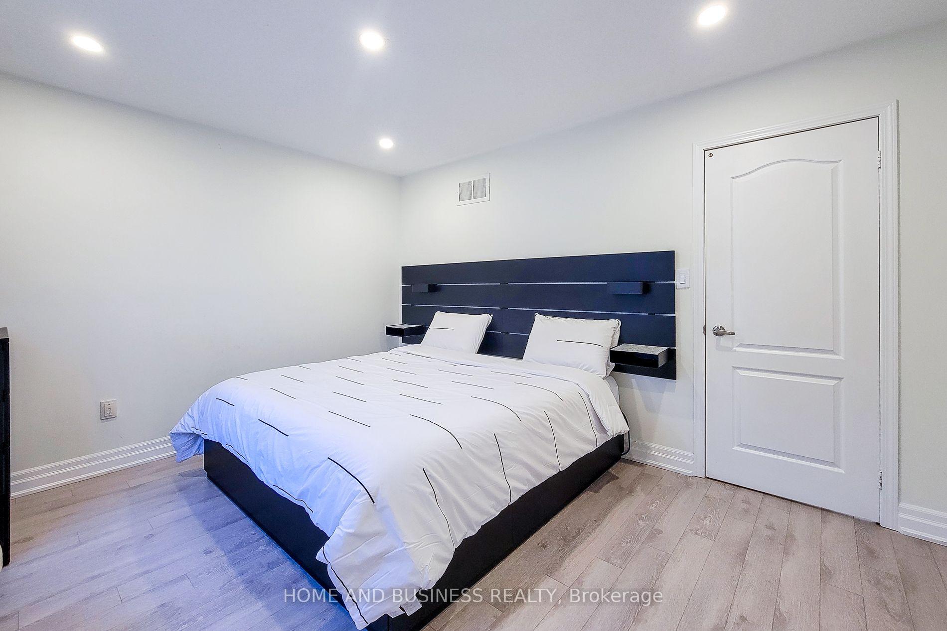Photo 18 of 2374 Baintree Crescent, Oakville, Westmount — HOMEH