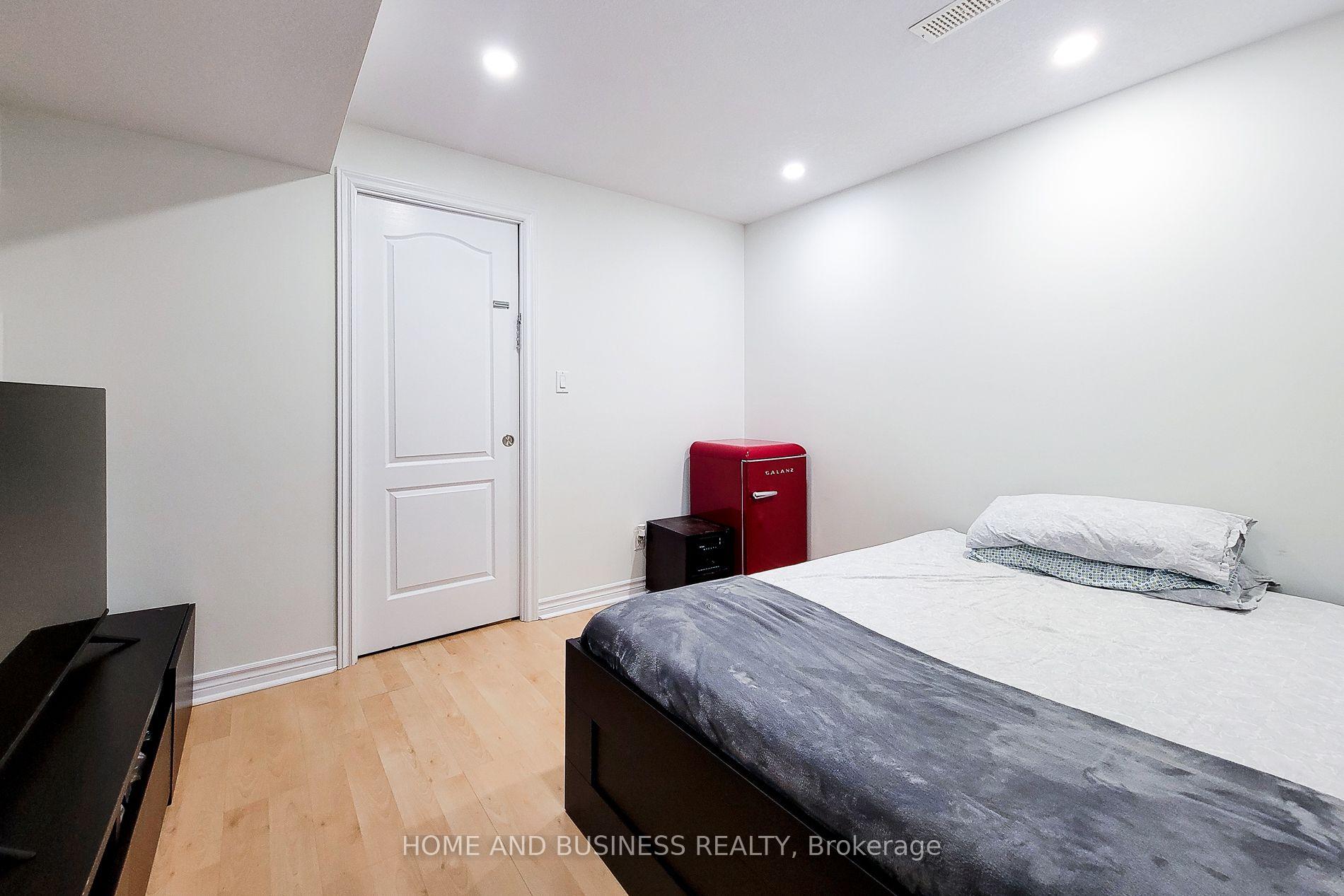 Photo 33 of 2374 Baintree Crescent, Oakville, Westmount — HOMEH