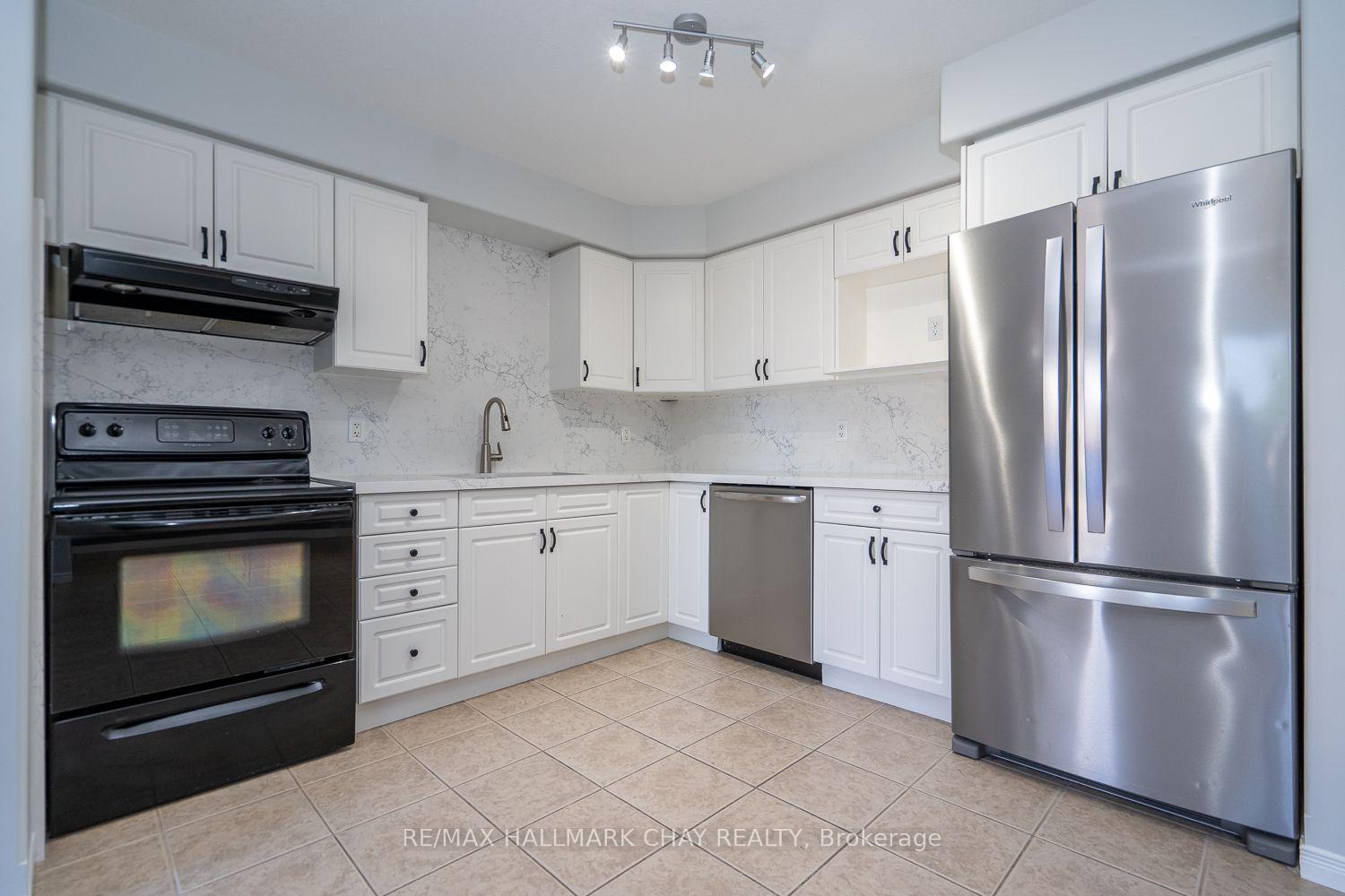 Photo 3 of 15 Wallace Street, New Tecumseth, Alliston — HOMEH
