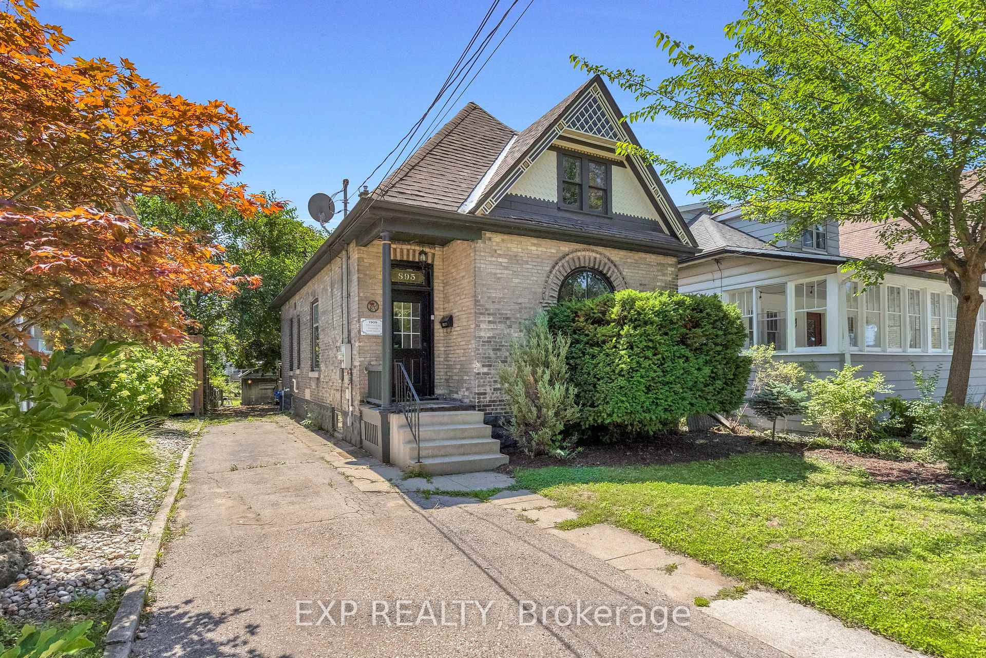 Front of 895 Dufferin Avenue