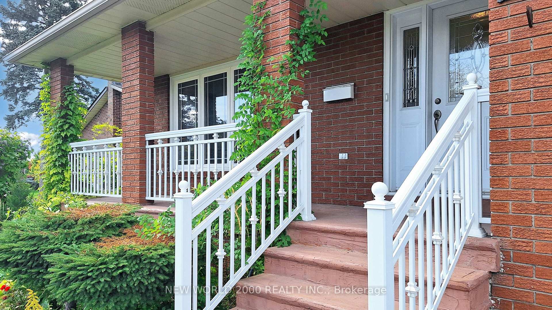 Photo 4 of 17 Squirewood Road, North York, Pleasant View — HOMEH