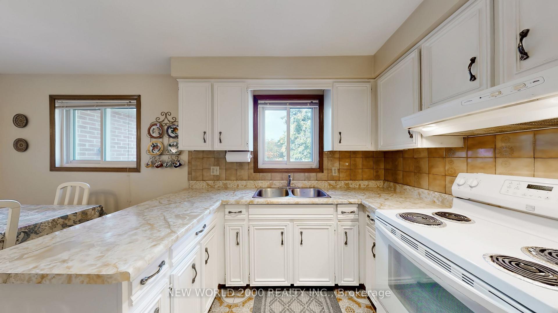 Photo 14 of 17 Squirewood Road, North York, Pleasant View — HOMEH