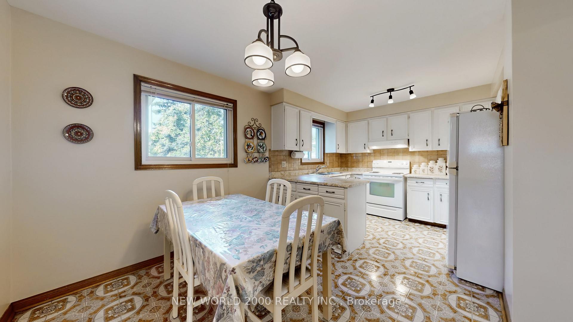 Photo 15 of 17 Squirewood Road, North York, Pleasant View — HOMEH