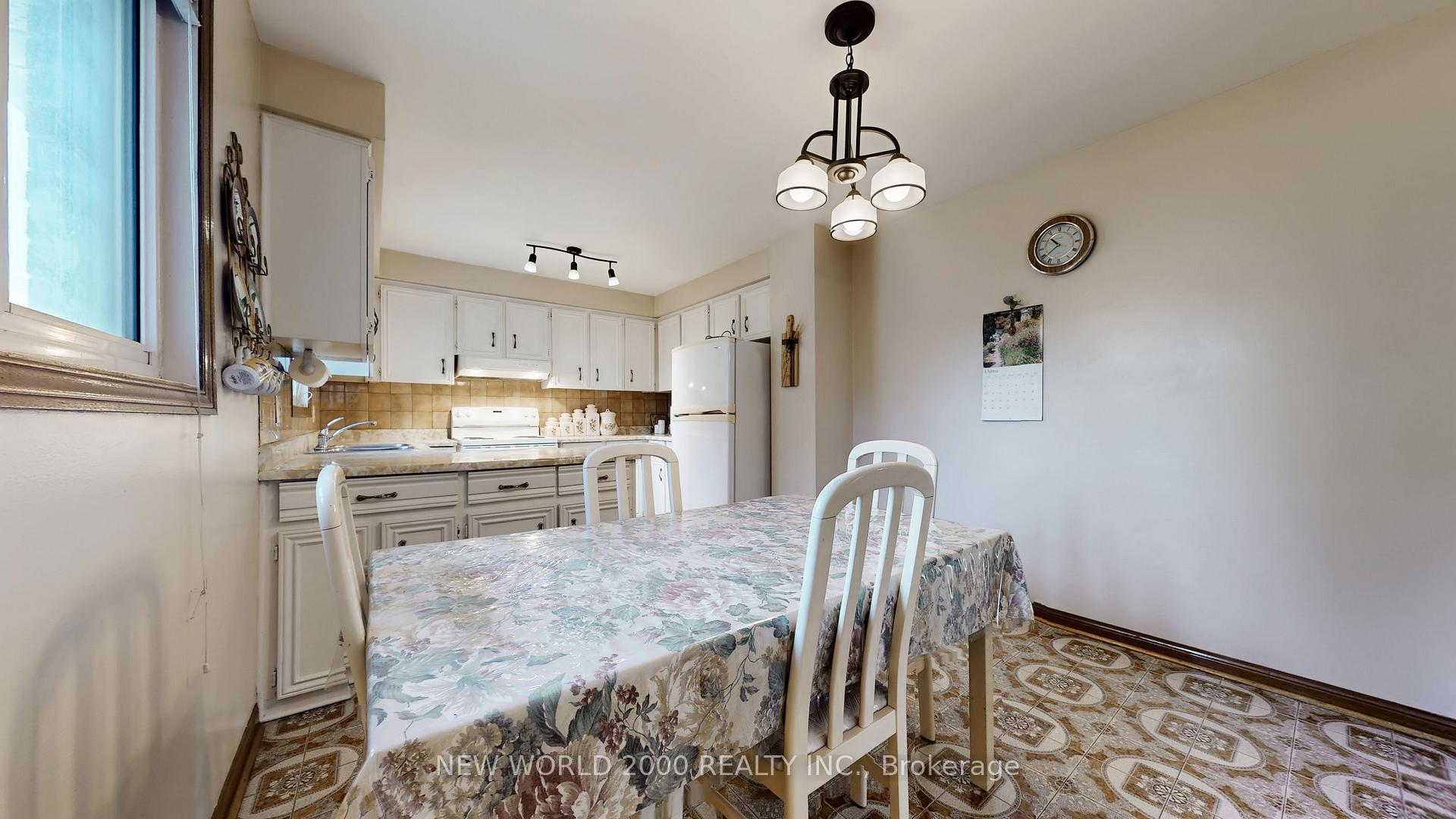 Photo 17 of 17 Squirewood Road, North York, Pleasant View — HOMEH