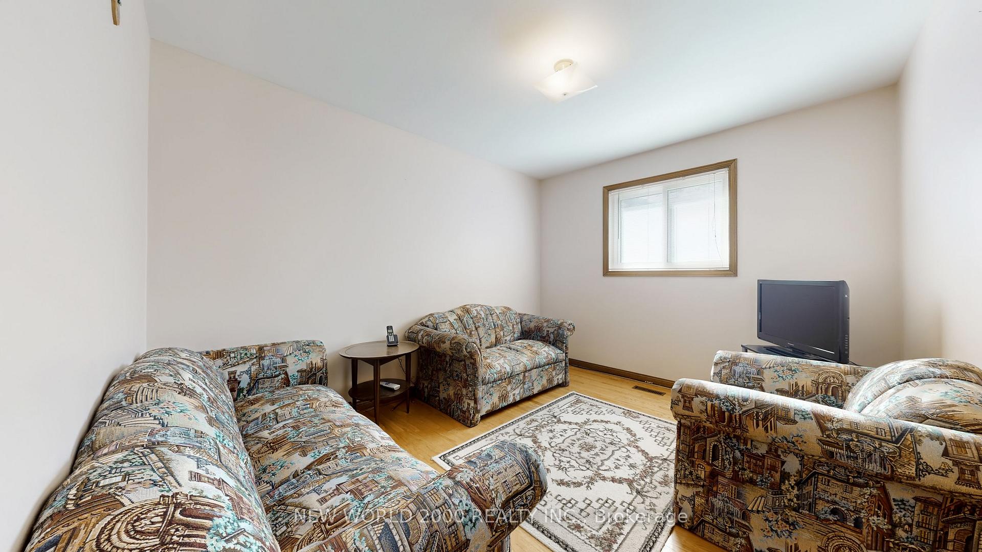 Photo 18 of 17 Squirewood Road, North York, Pleasant View — HOMEH
