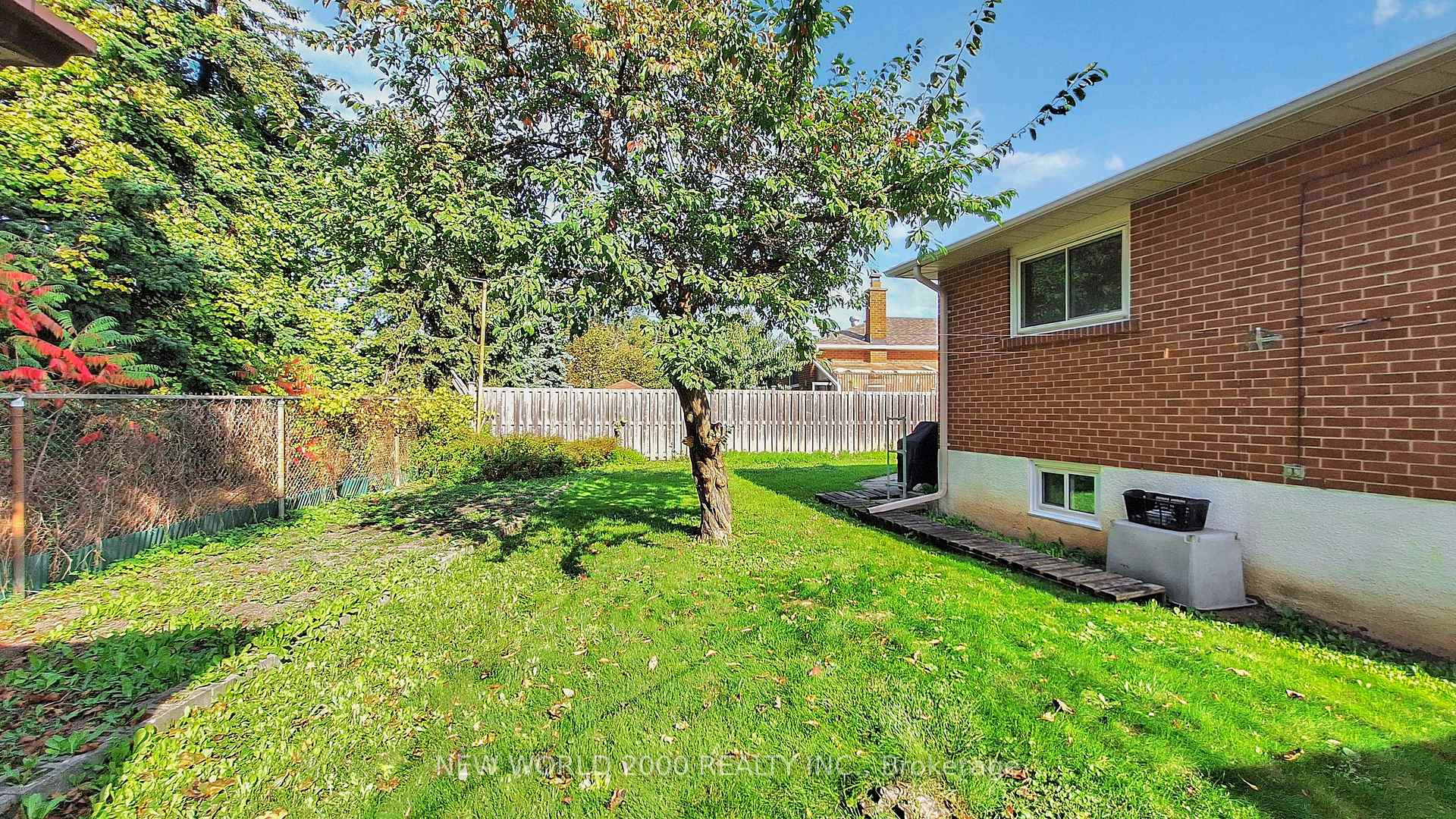 Photo 37 of 17 Squirewood Road, North York, Pleasant View — HOMEH
