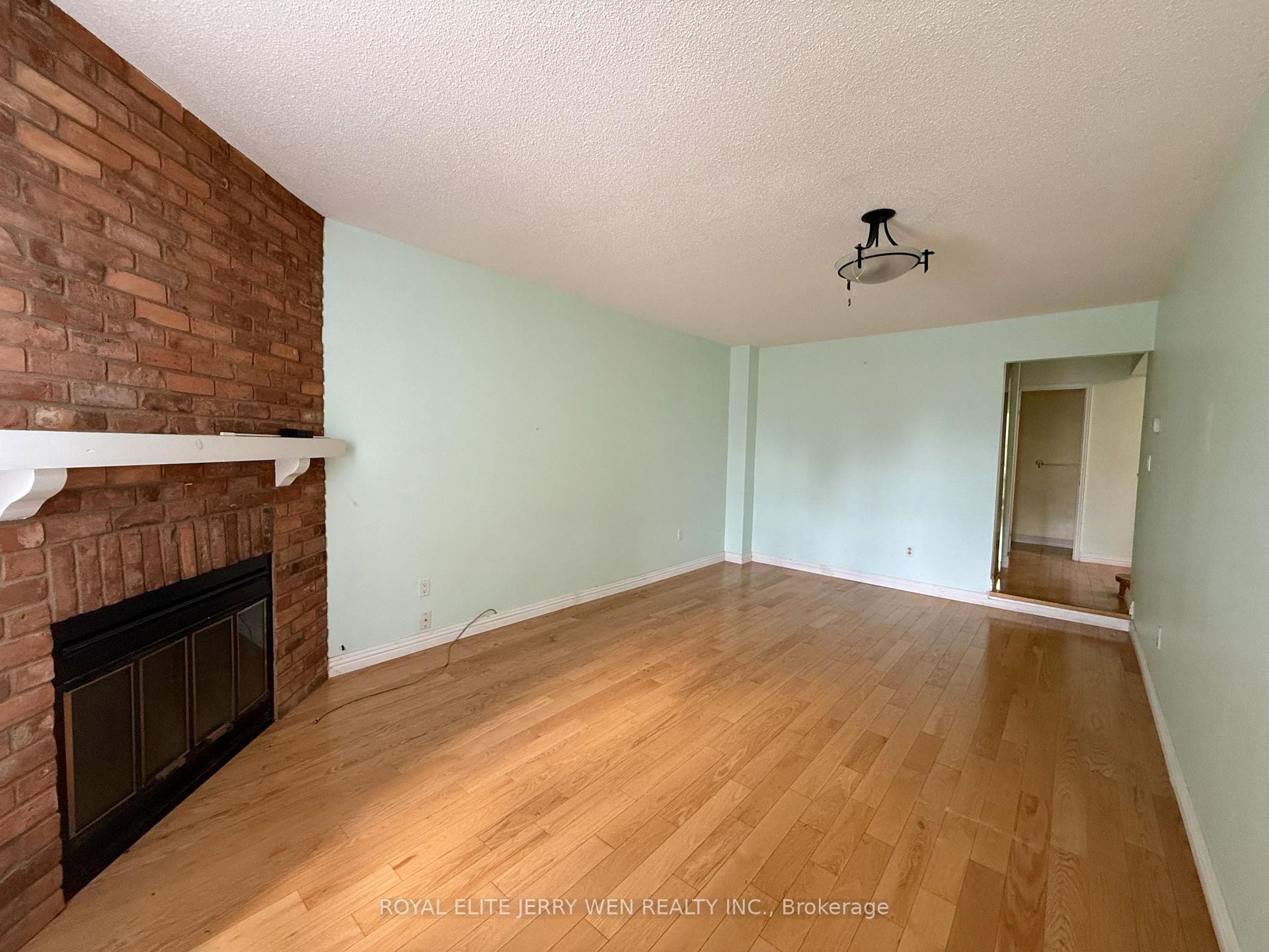 Photo 4 of 10 Kingsboro Road, Markham, Thornlea — HOMEH