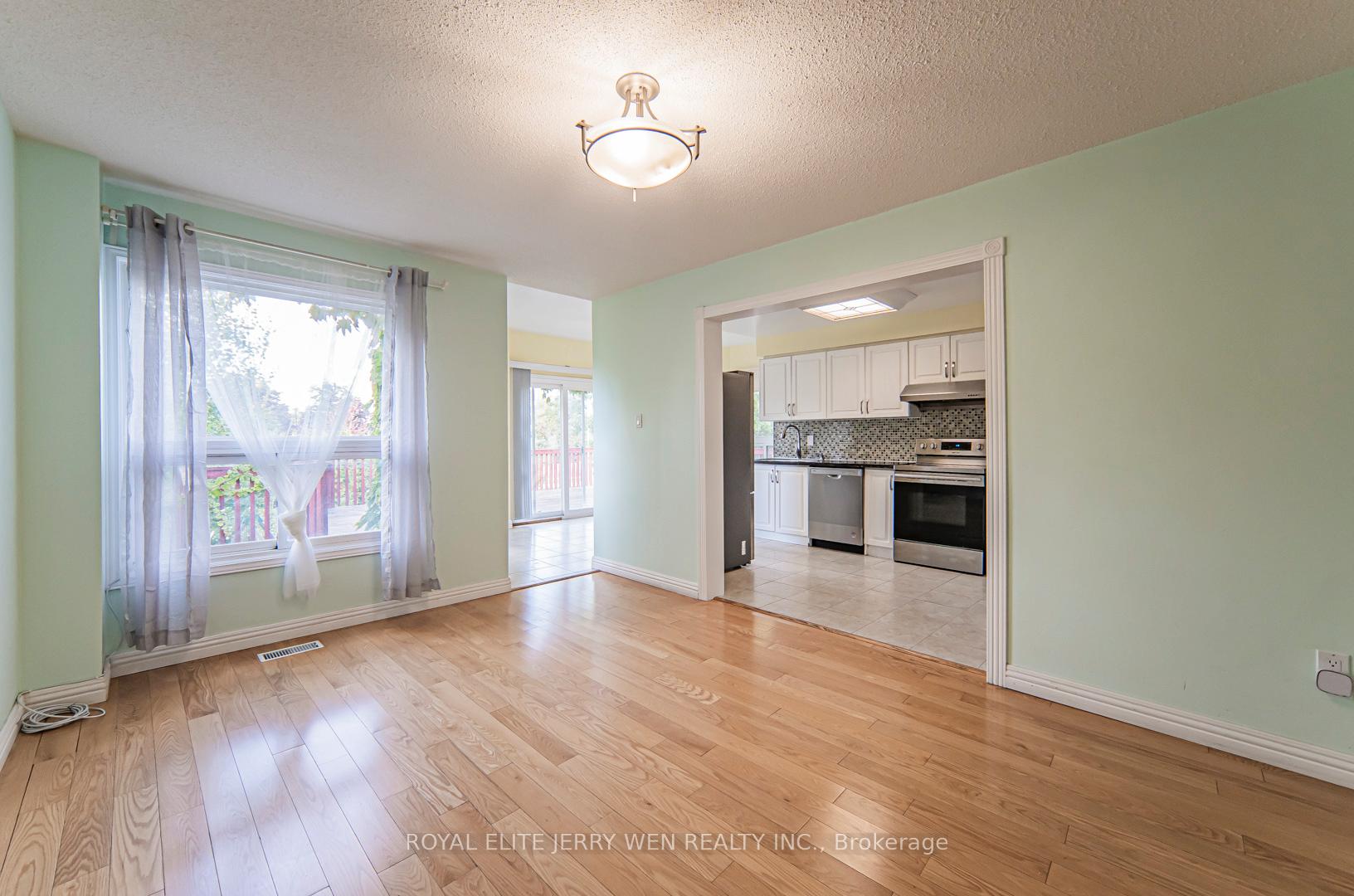 Photo 5 of 10 Kingsboro Road, Markham, Thornlea — HOMEH