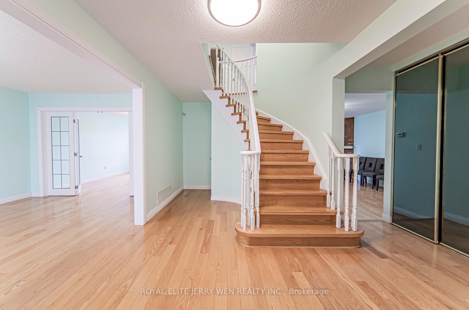 Photo 6 of 10 Kingsboro Road, Markham, Thornlea — HOMEH