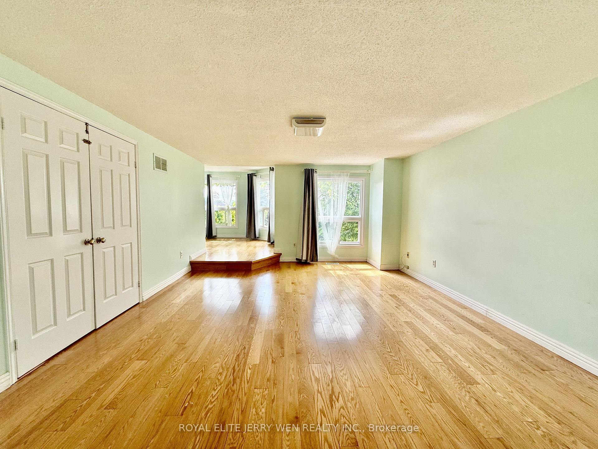 Photo 12 of 10 Kingsboro Road, Markham, Thornlea — HOMEH