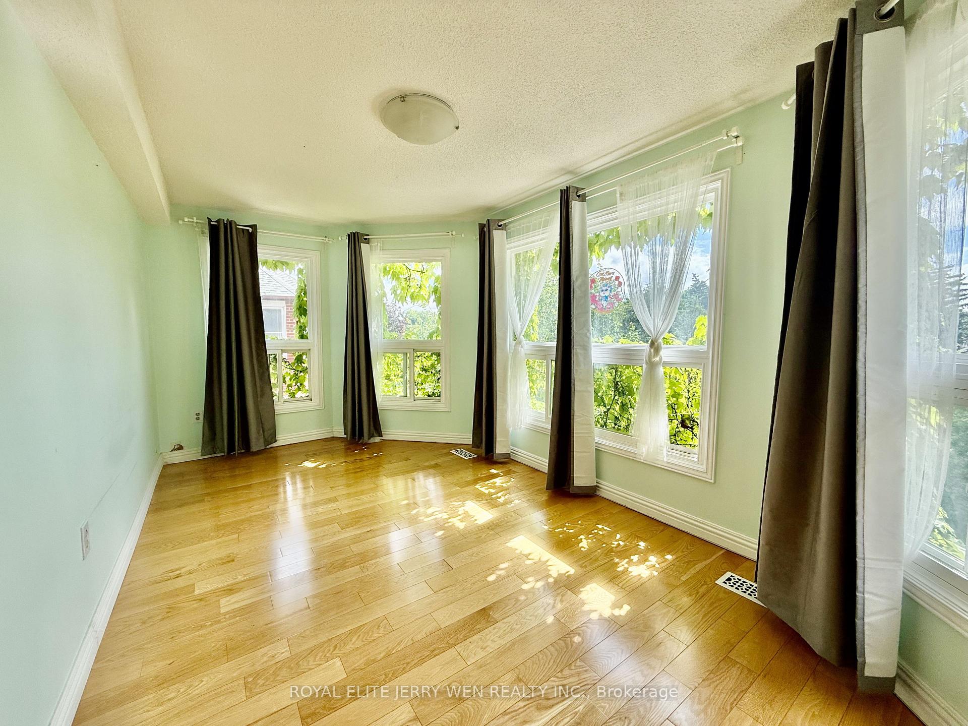 Photo 13 of 10 Kingsboro Road, Markham, Thornlea — HOMEH