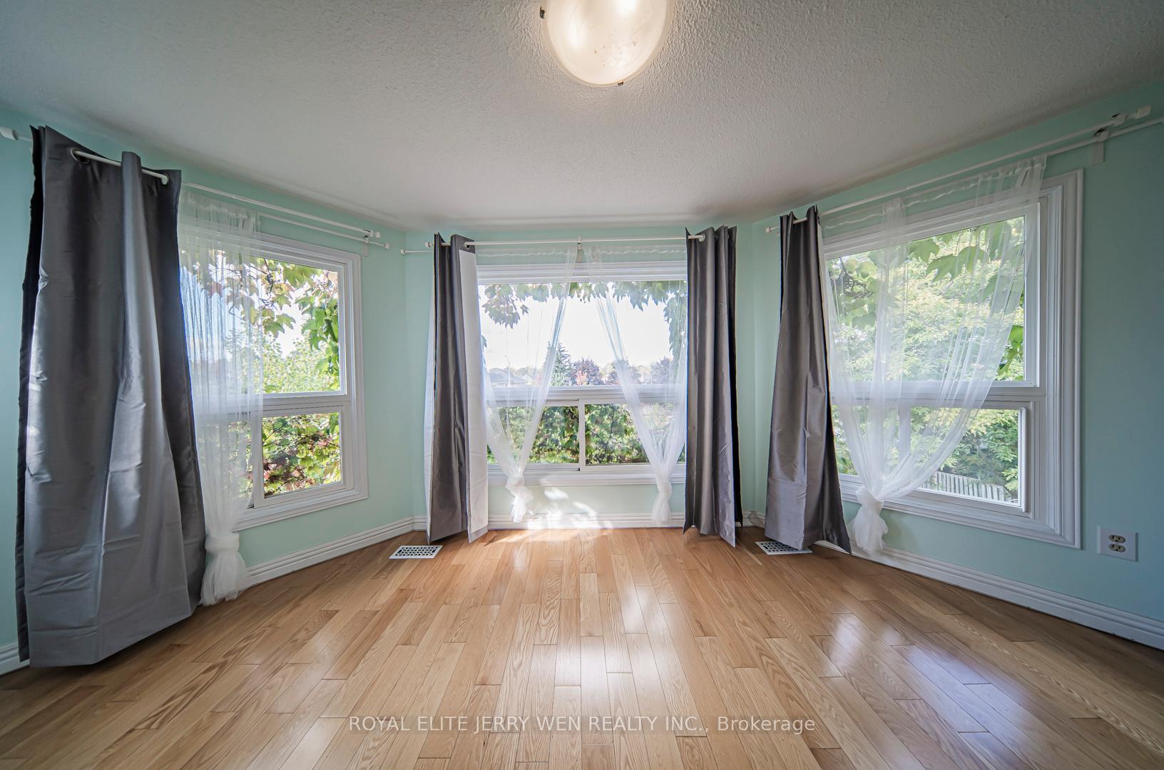 Photo 15 of 10 Kingsboro Road, Markham, Thornlea — HOMEH