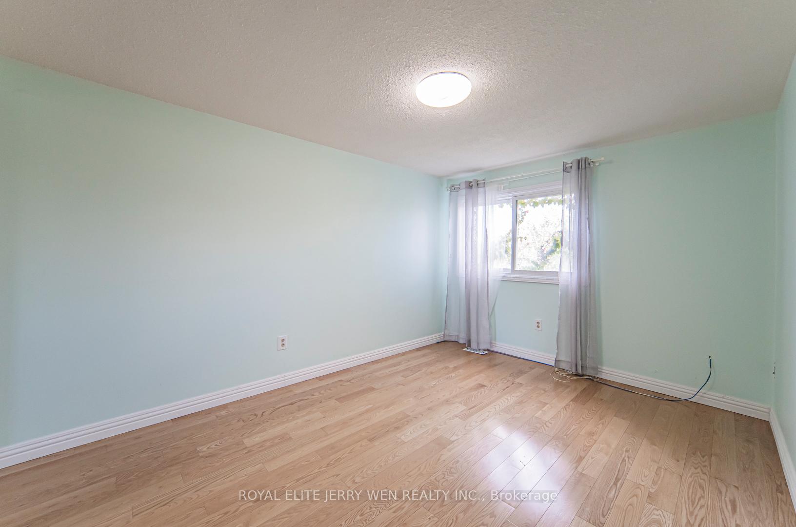 Photo 16 of 10 Kingsboro Road, Markham, Thornlea — HOMEH