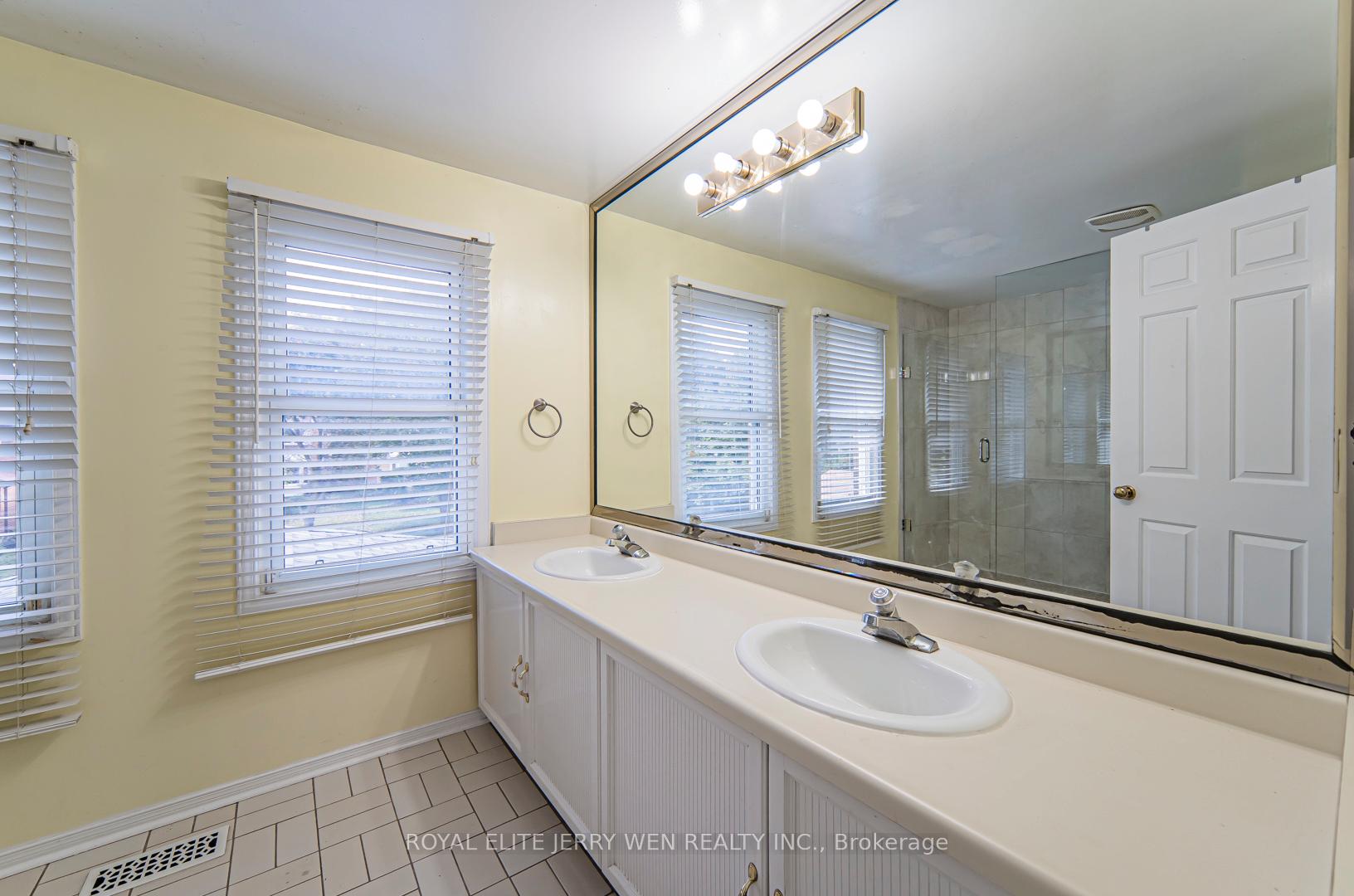 Photo 19 of 10 Kingsboro Road, Markham, Thornlea — HOMEH