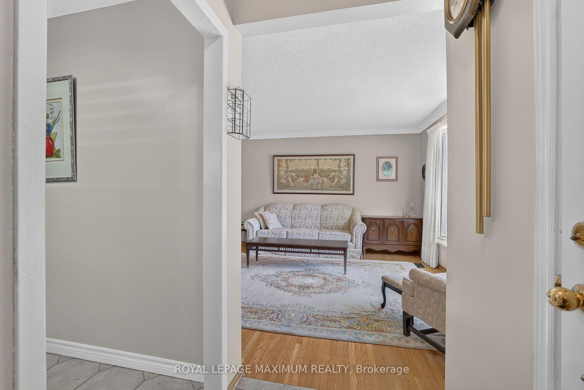 Photo 5 of 42 Pergola Road, Etobicoke, West Humber-Clairville — HOMEH