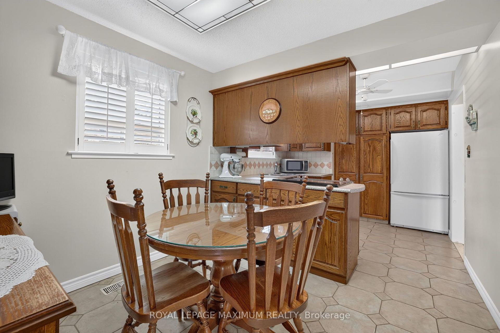 Photo 6 of 42 Pergola Road, Etobicoke, West Humber-Clairville — HOMEH