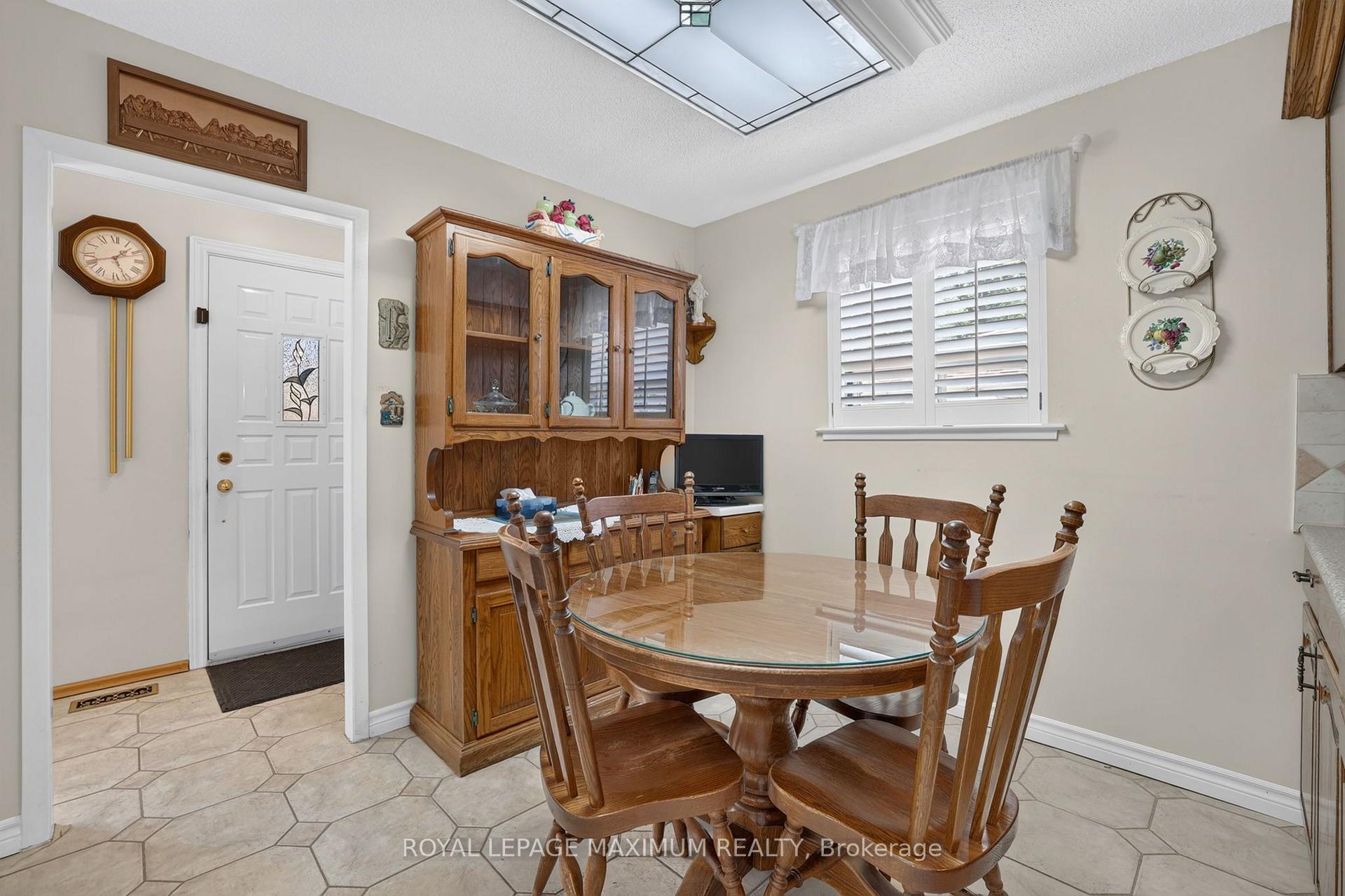 Photo 7 of 42 Pergola Road, Etobicoke, West Humber-Clairville — HOMEH