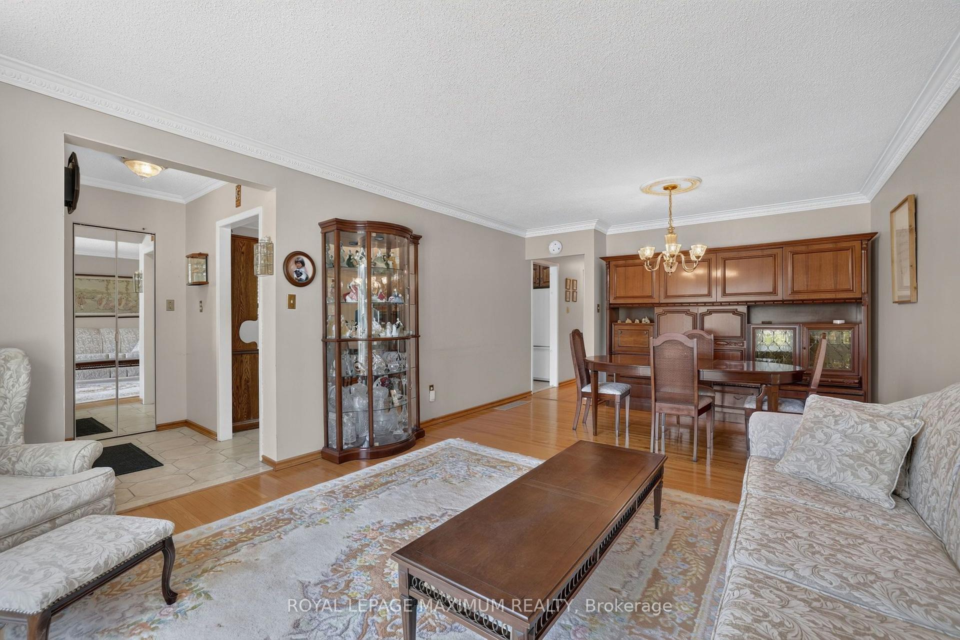 Photo 10 of 42 Pergola Road, Etobicoke, West Humber-Clairville — HOMEH