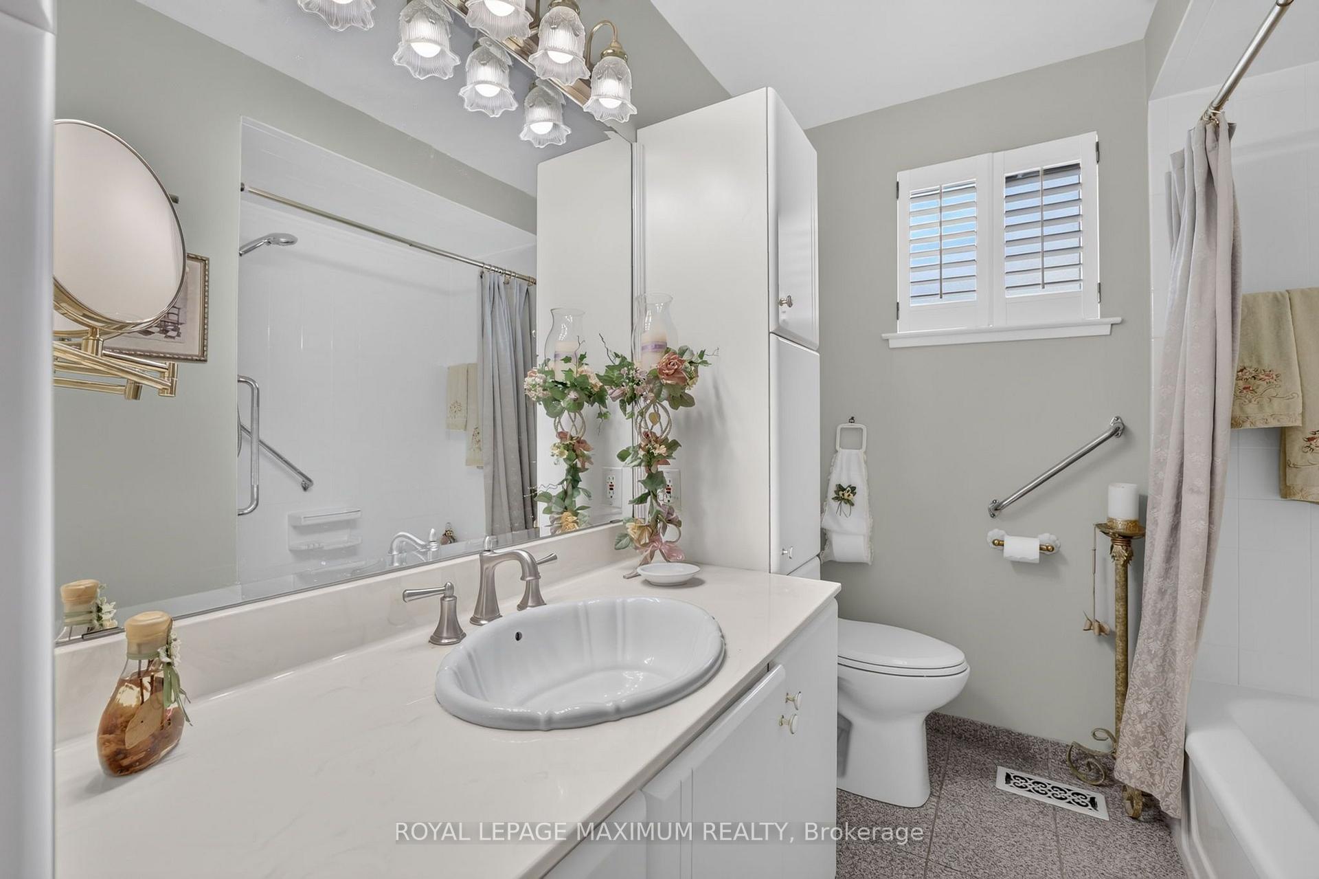 Photo 19 of 42 Pergola Road, Etobicoke, West Humber-Clairville — HOMEH